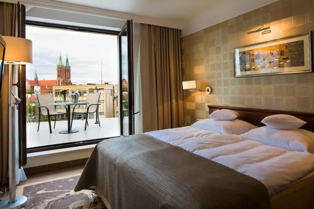 Balcony/Terrace, Bed in Hotel Esperanto