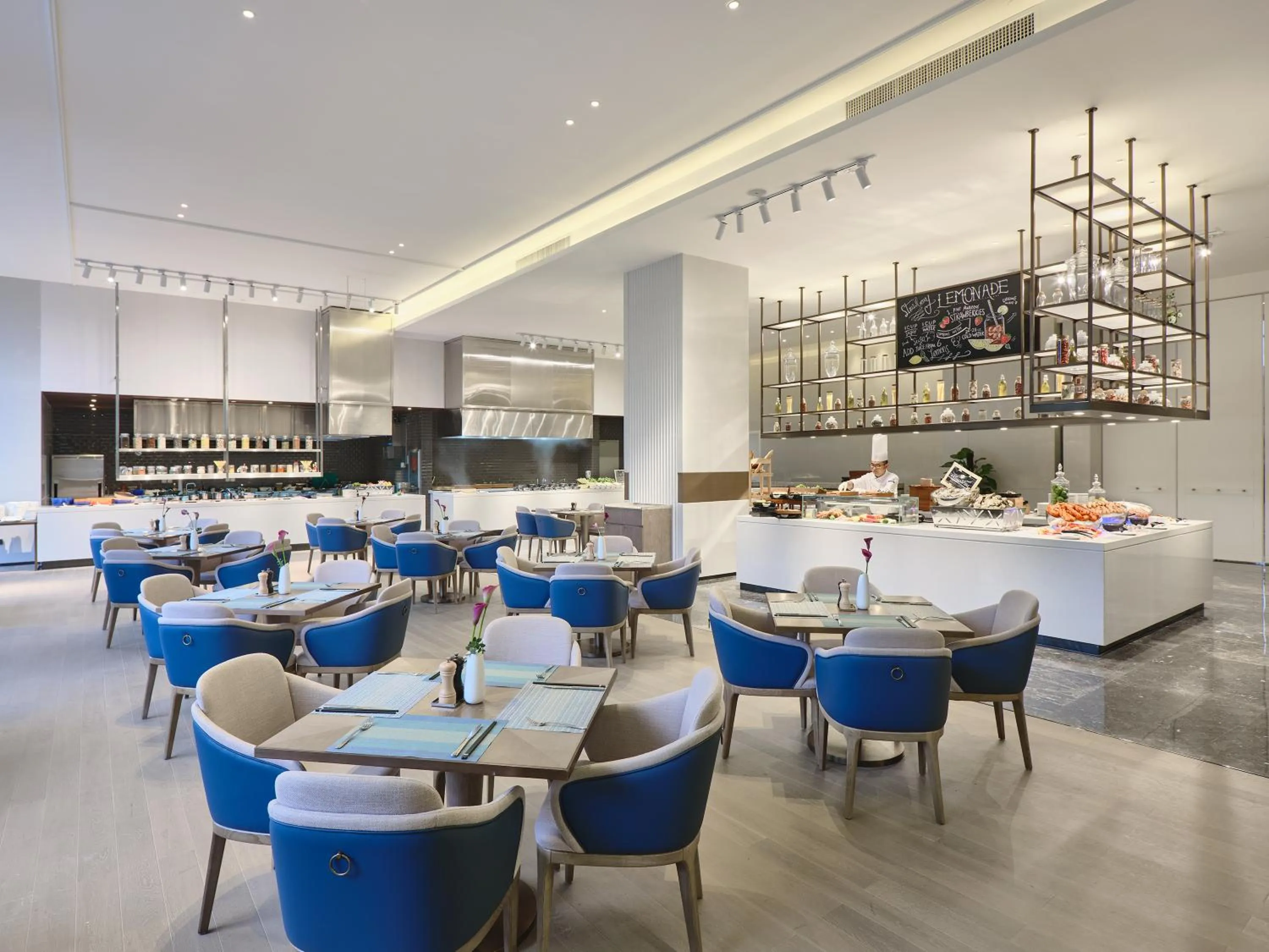 Restaurant/places to eat in Crowne Plaza Wuhan Development Zone by IHG