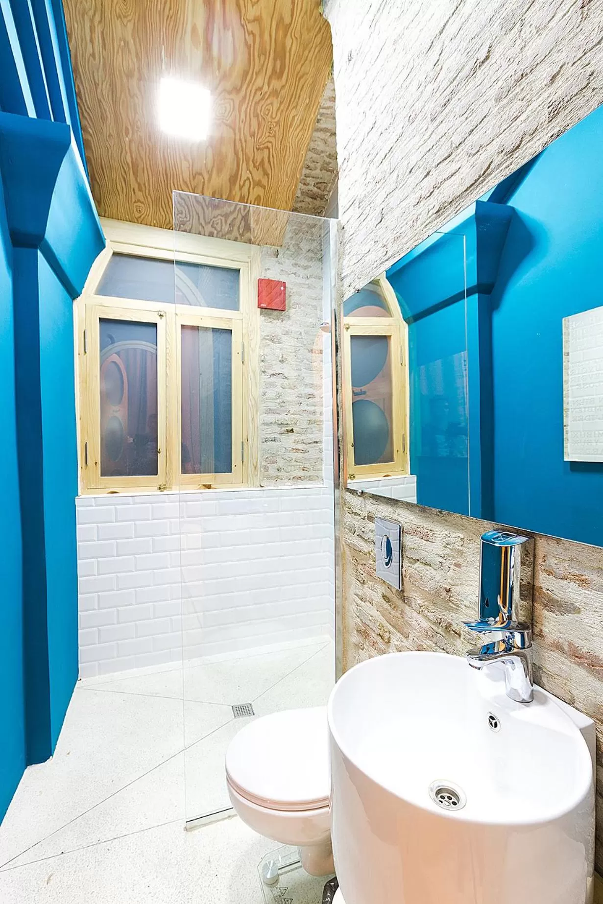 Shower in Castle in Old Town