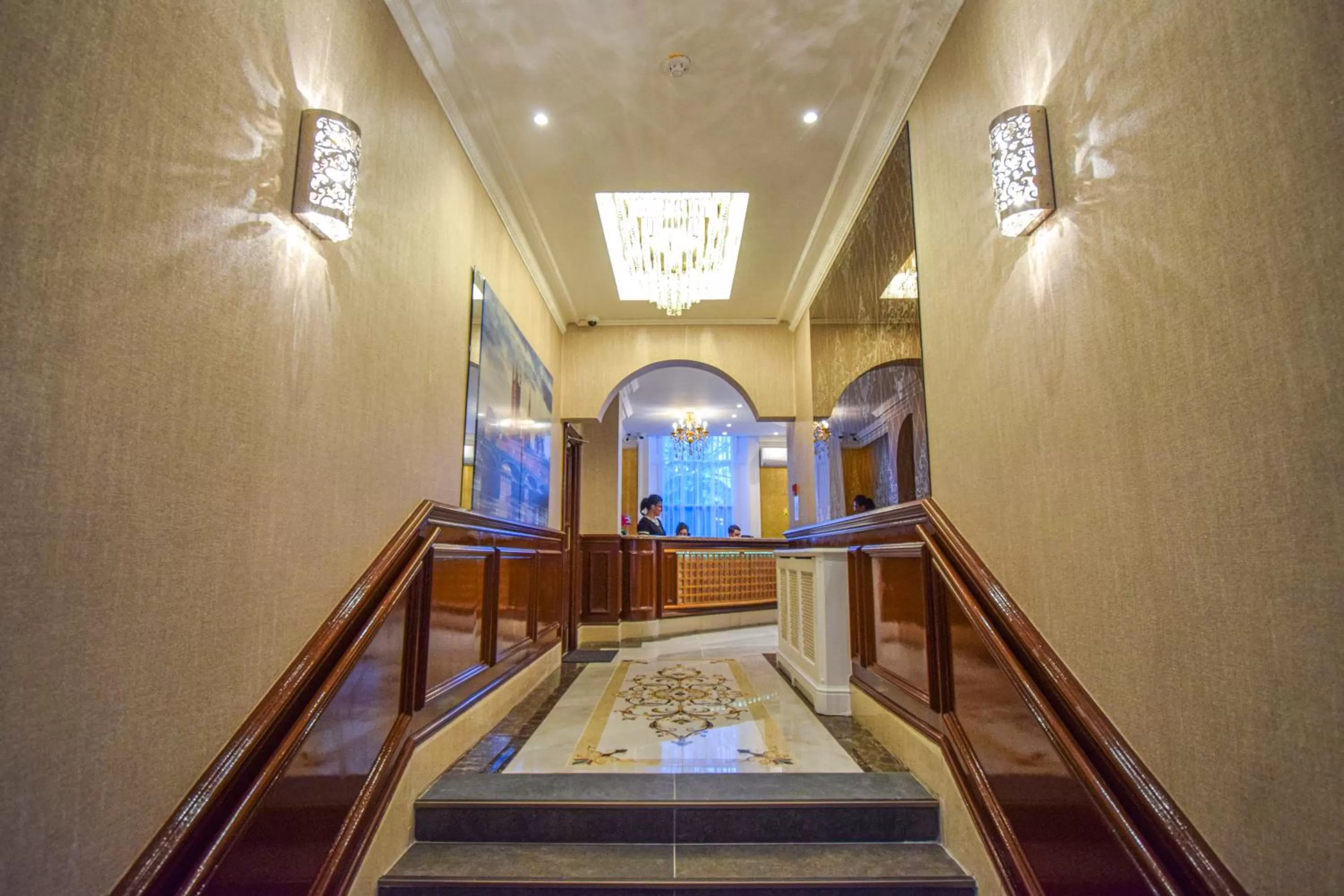 Bed in Pembridge Palace Hotel