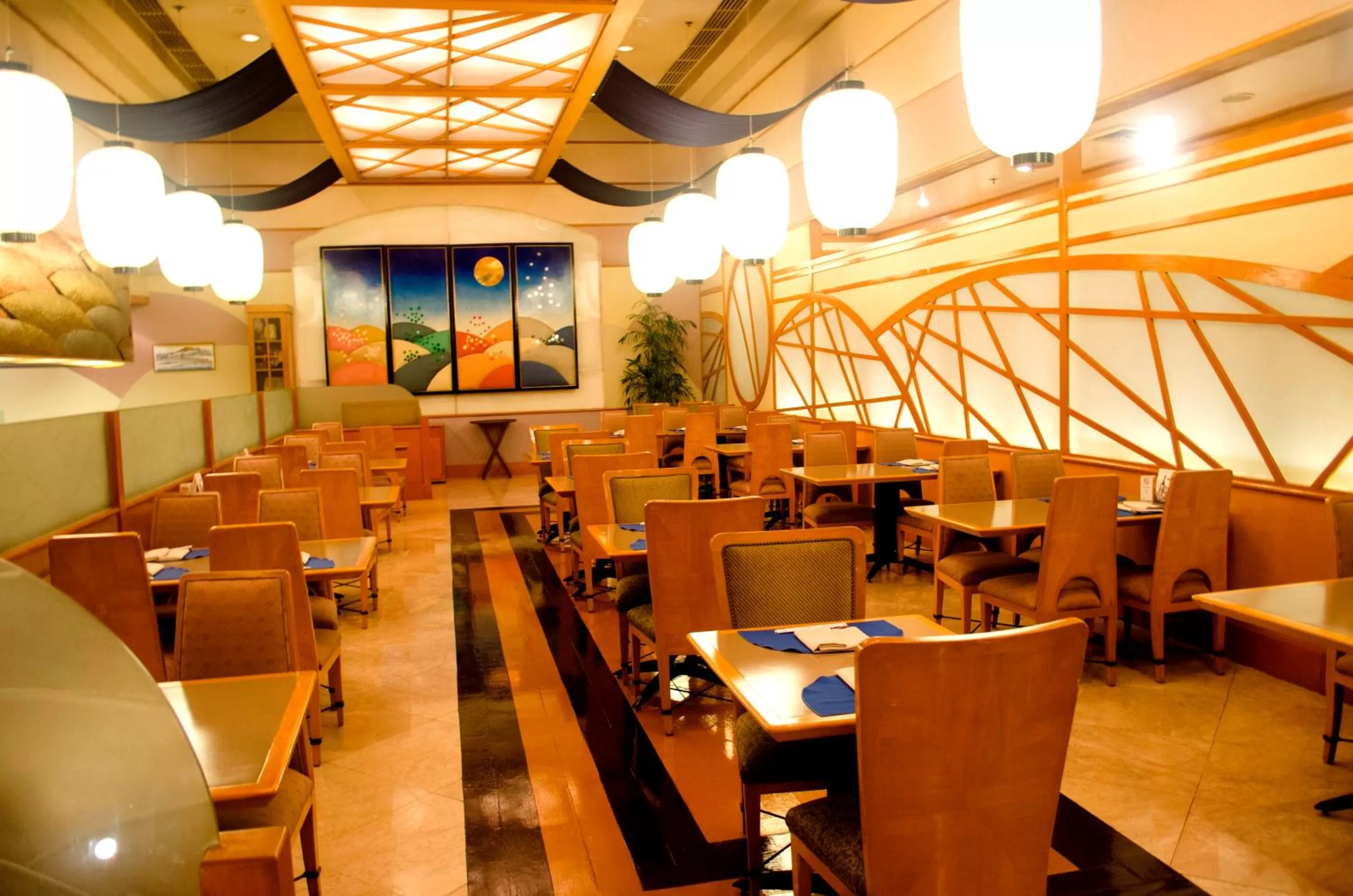 Restaurant/places to eat in Century Park Hotel