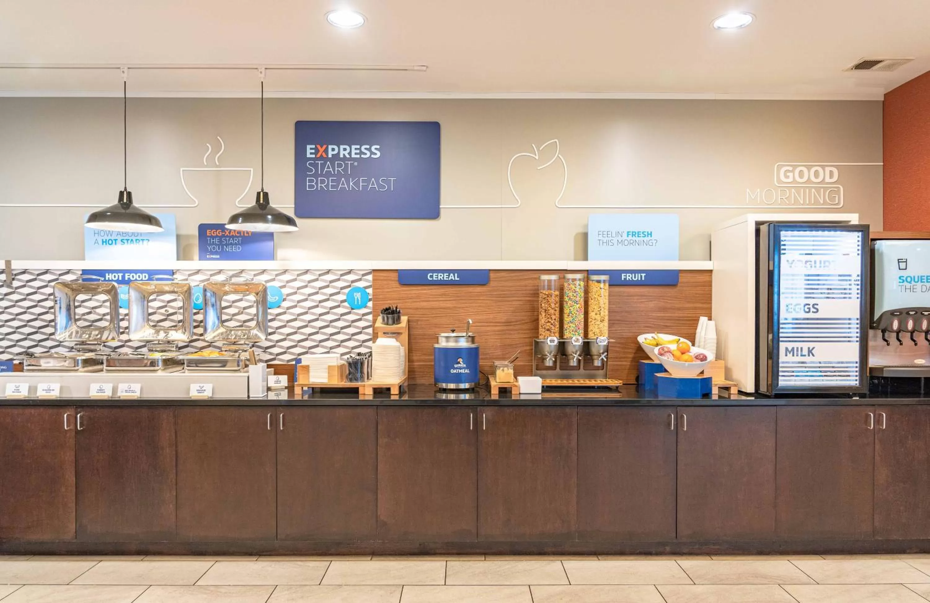 Breakfast in Holiday Inn Express & Suites Columbus - Easton Area by IHG