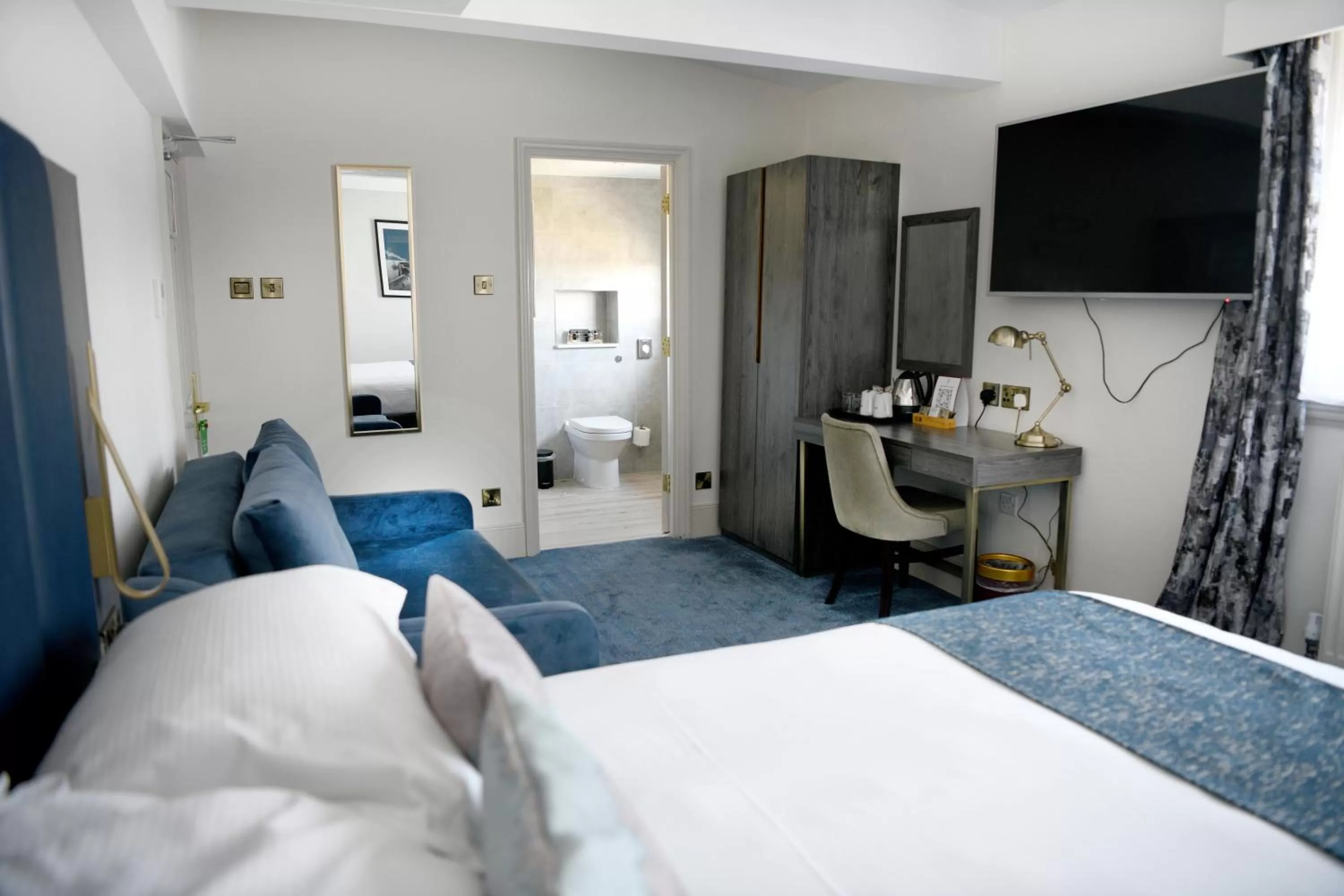 Bedroom, Bed in Dover Marina Hotel & Spa, Tapestry Collection by Hilton