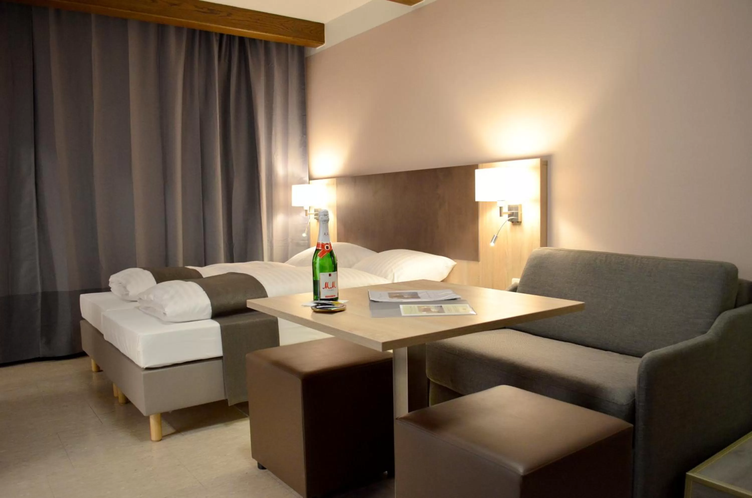 Photo of the whole room, Seating Area in Hana Aparthotel