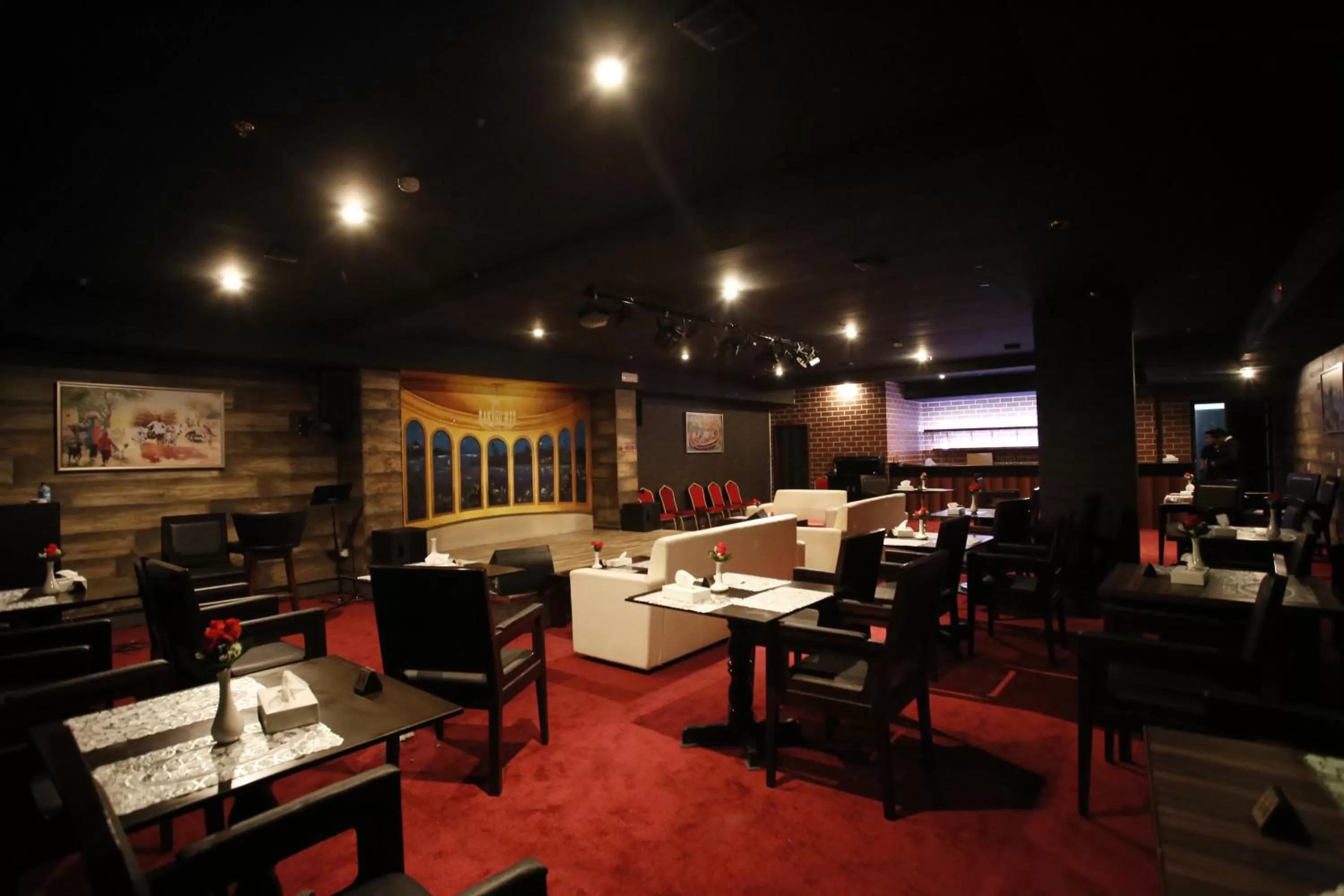 Evening entertainment in Crystal Palace Hotel