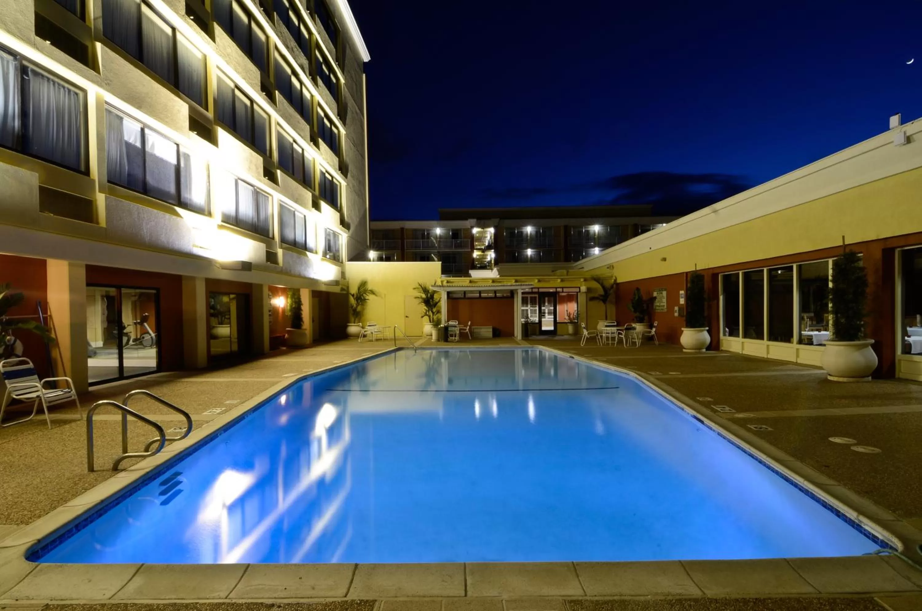 Swimming pool in Clarion Hotel Concord-Walnut Creek