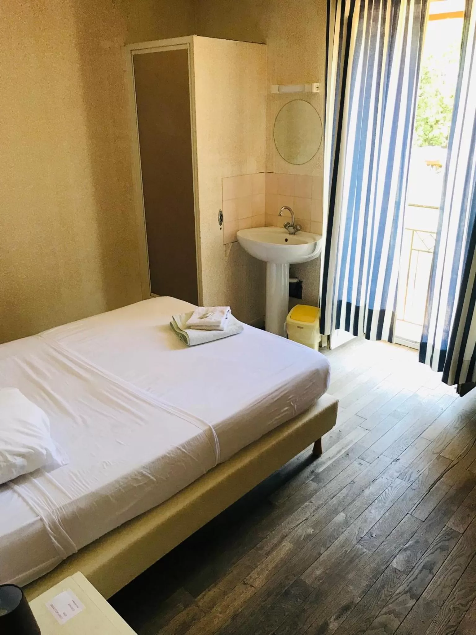 Bed in hotel de la gare