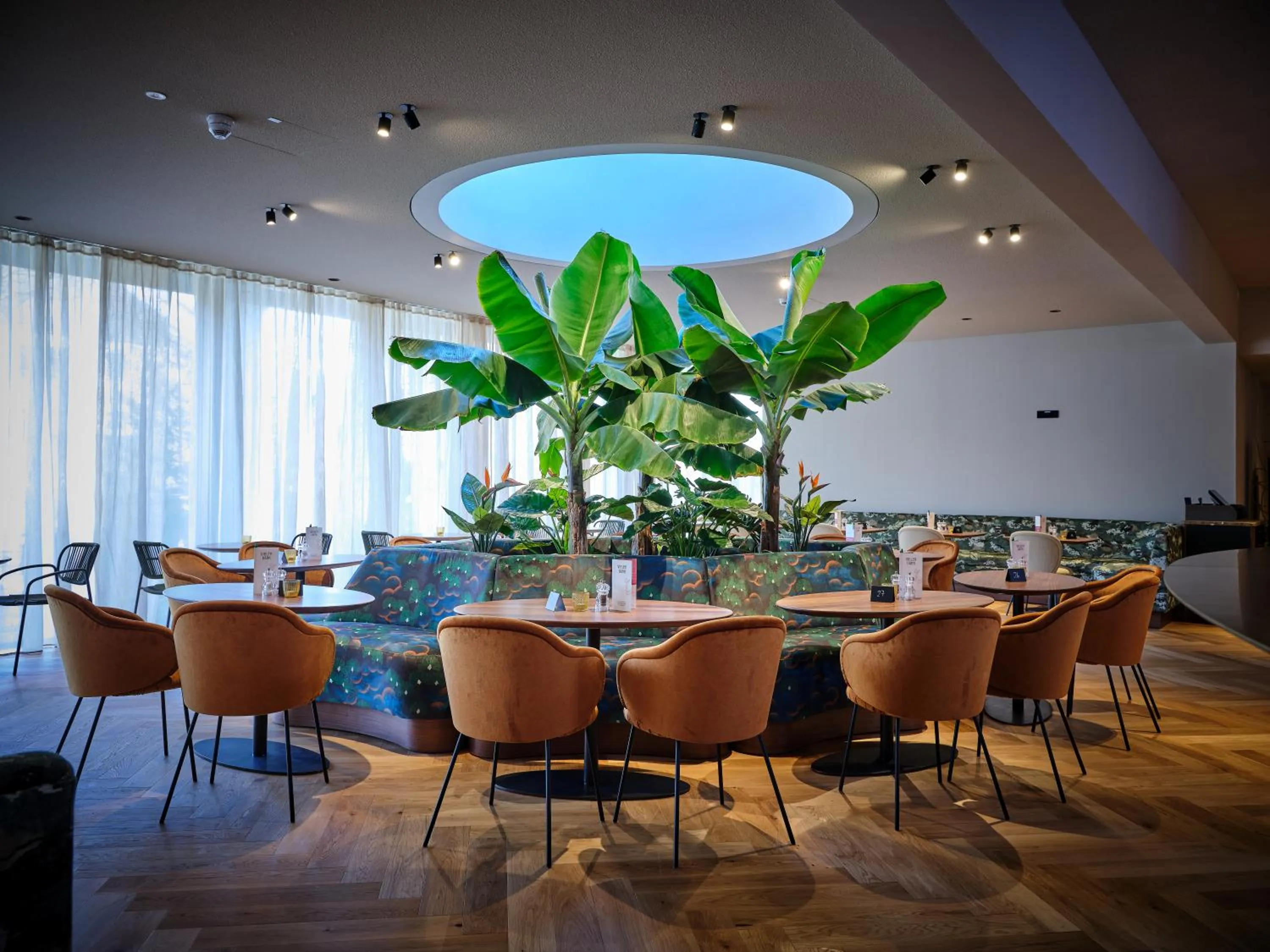 Restaurant/places to eat in Asam Hotel