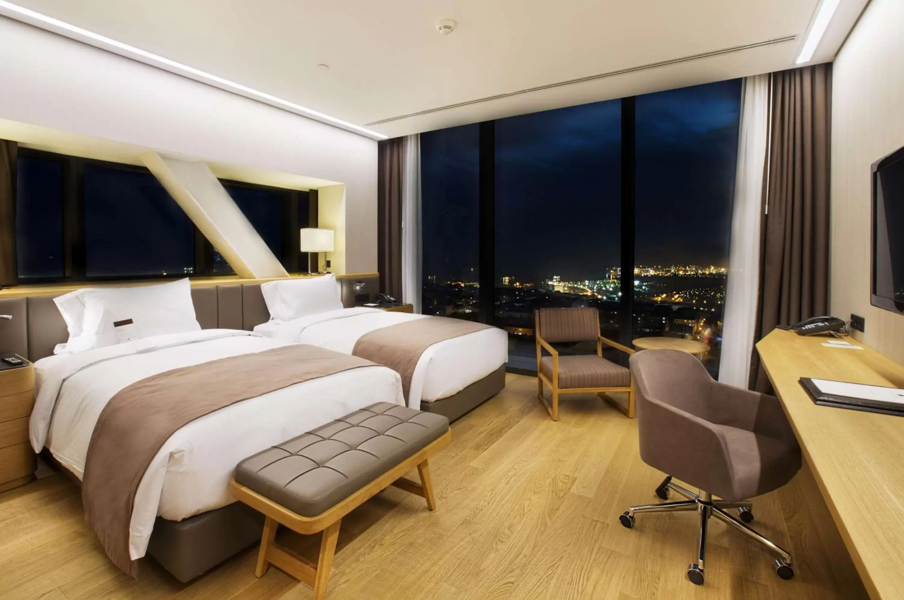 Twin Deluxe Room with Panoramic View in DoubleTree by Hilton Istanbul-Avcilar Twin Deluxe Room with Panoramic View in DoubleTree by Hilton Istanbul-Avcilar