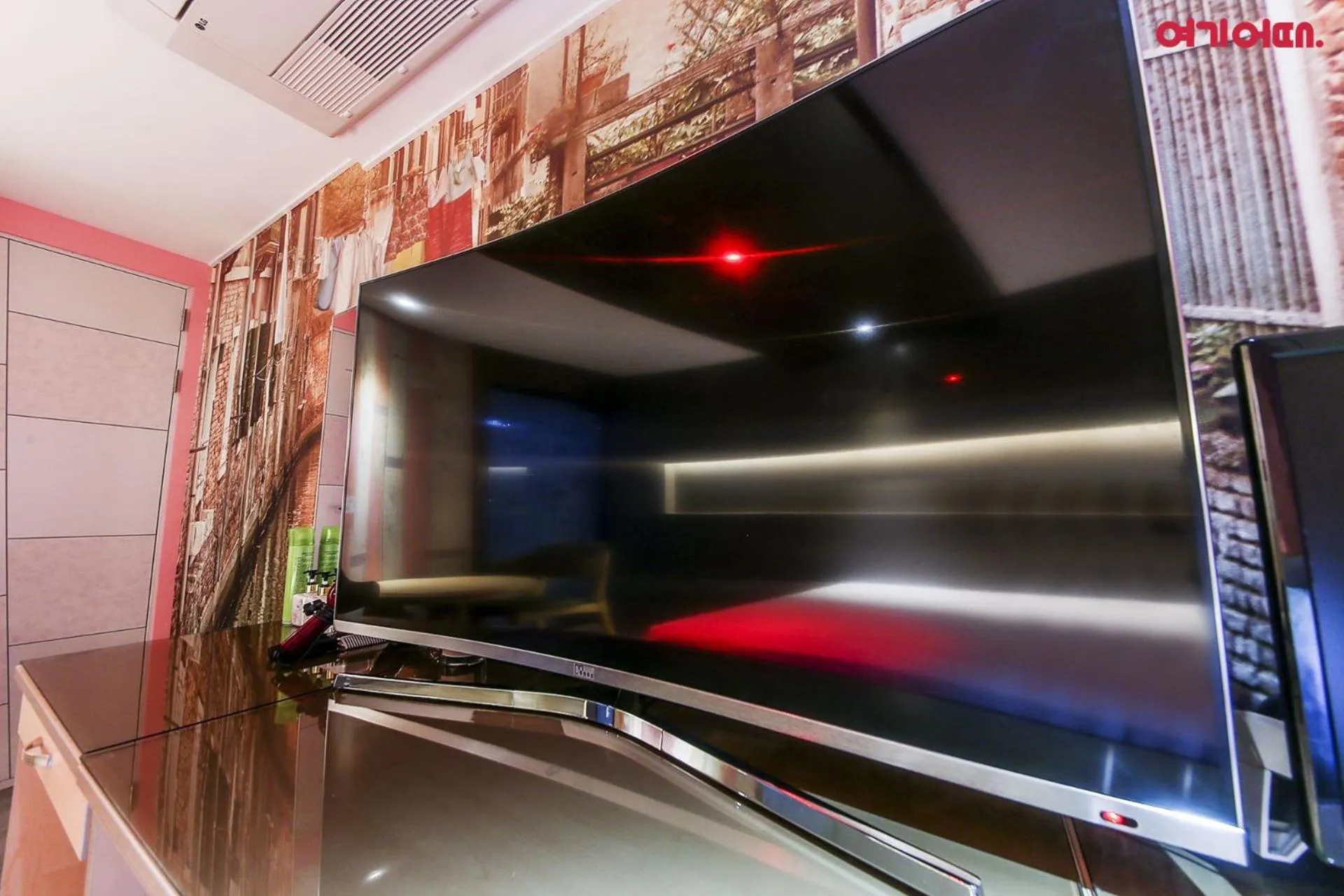 TV and multimedia in Goodstay Grand Motel Chuncheon