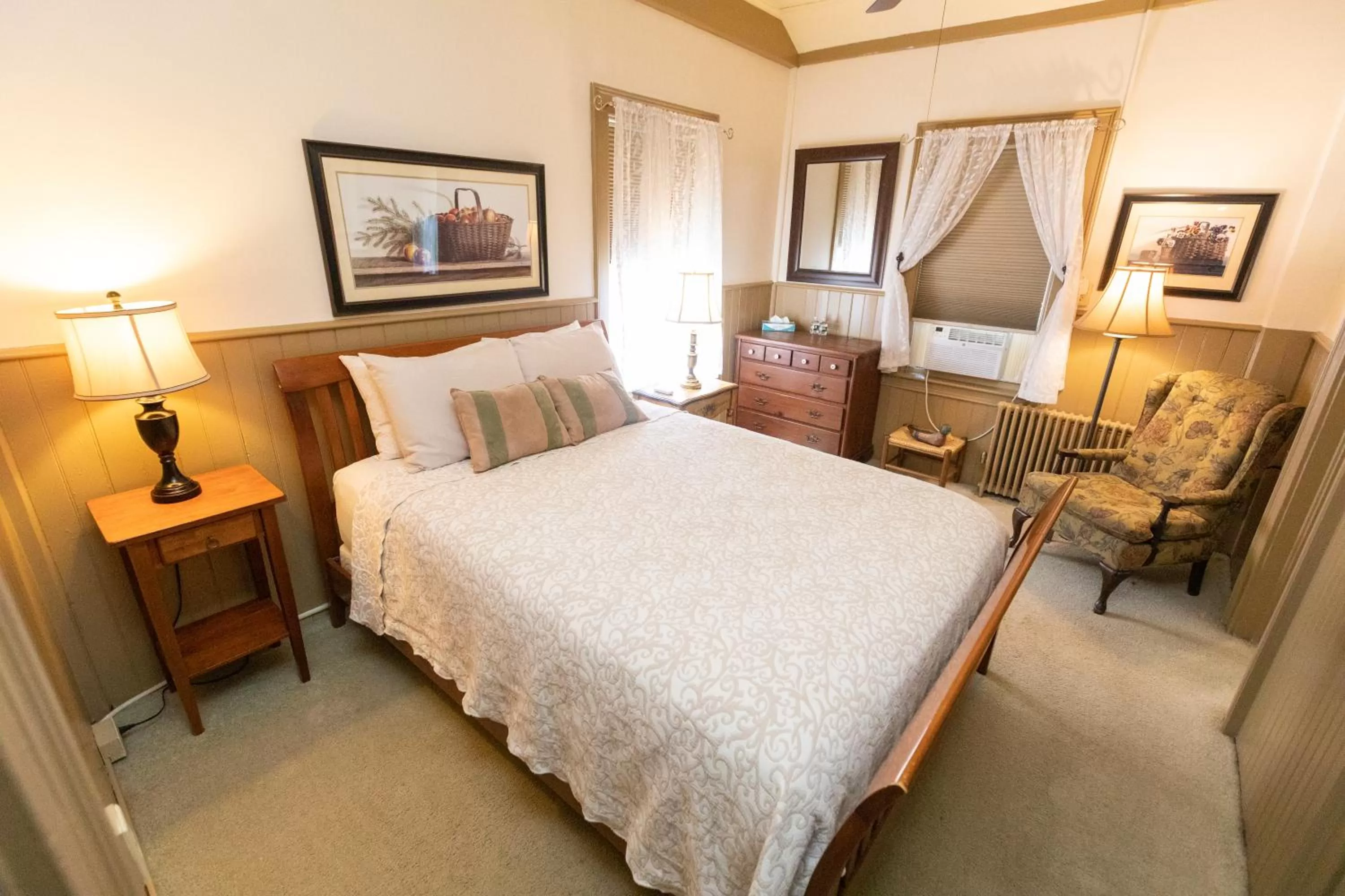 Bed in Waybury Inn