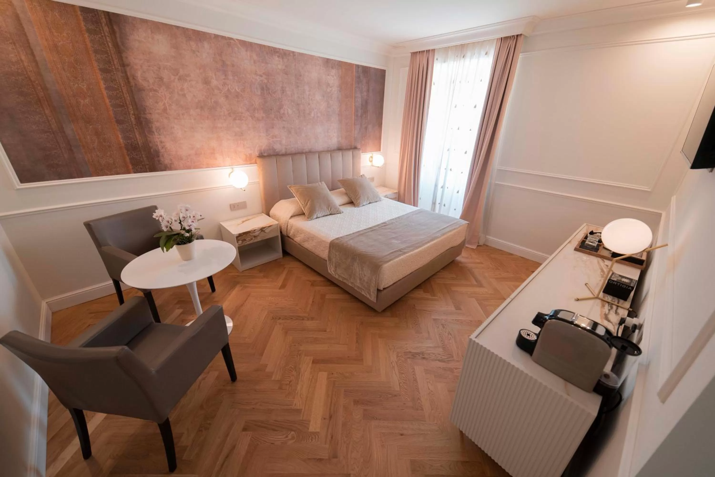 Photo of the whole room, Bed in Palazzo Franceschini