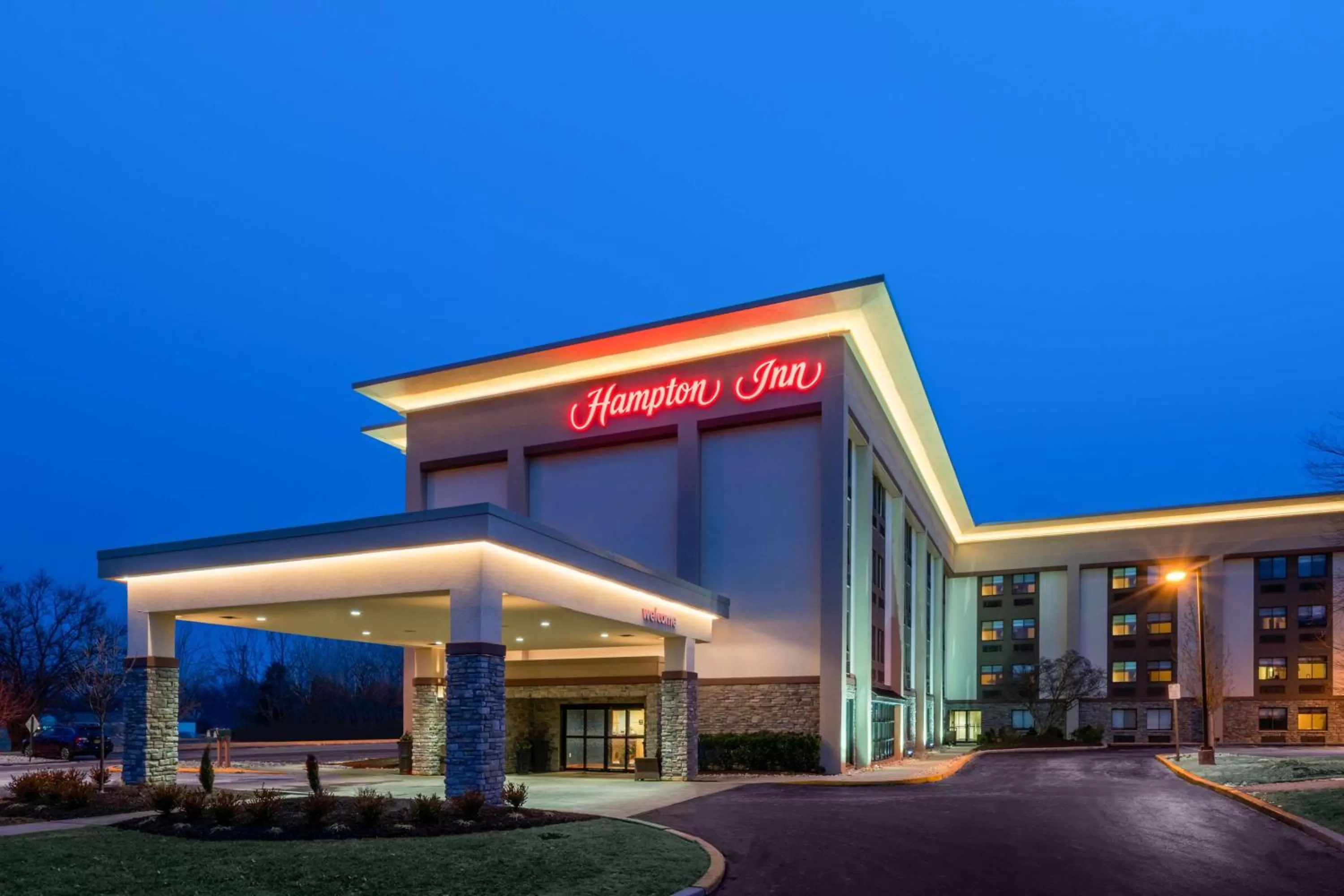 Property building in Hampton Inn Downingtown/Exton