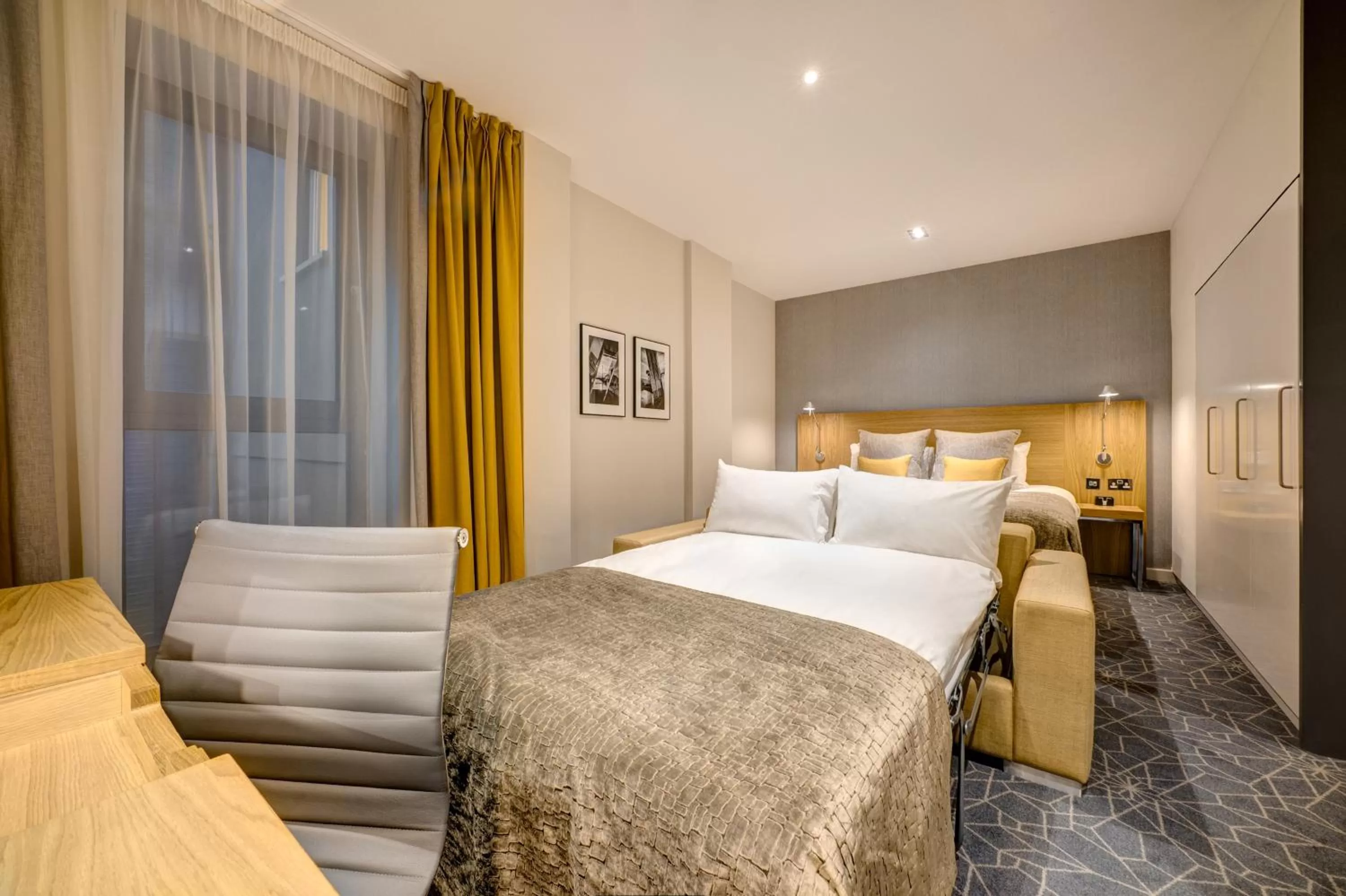 Photo of the whole room, Bed in Apex City of Glasgow Hotel