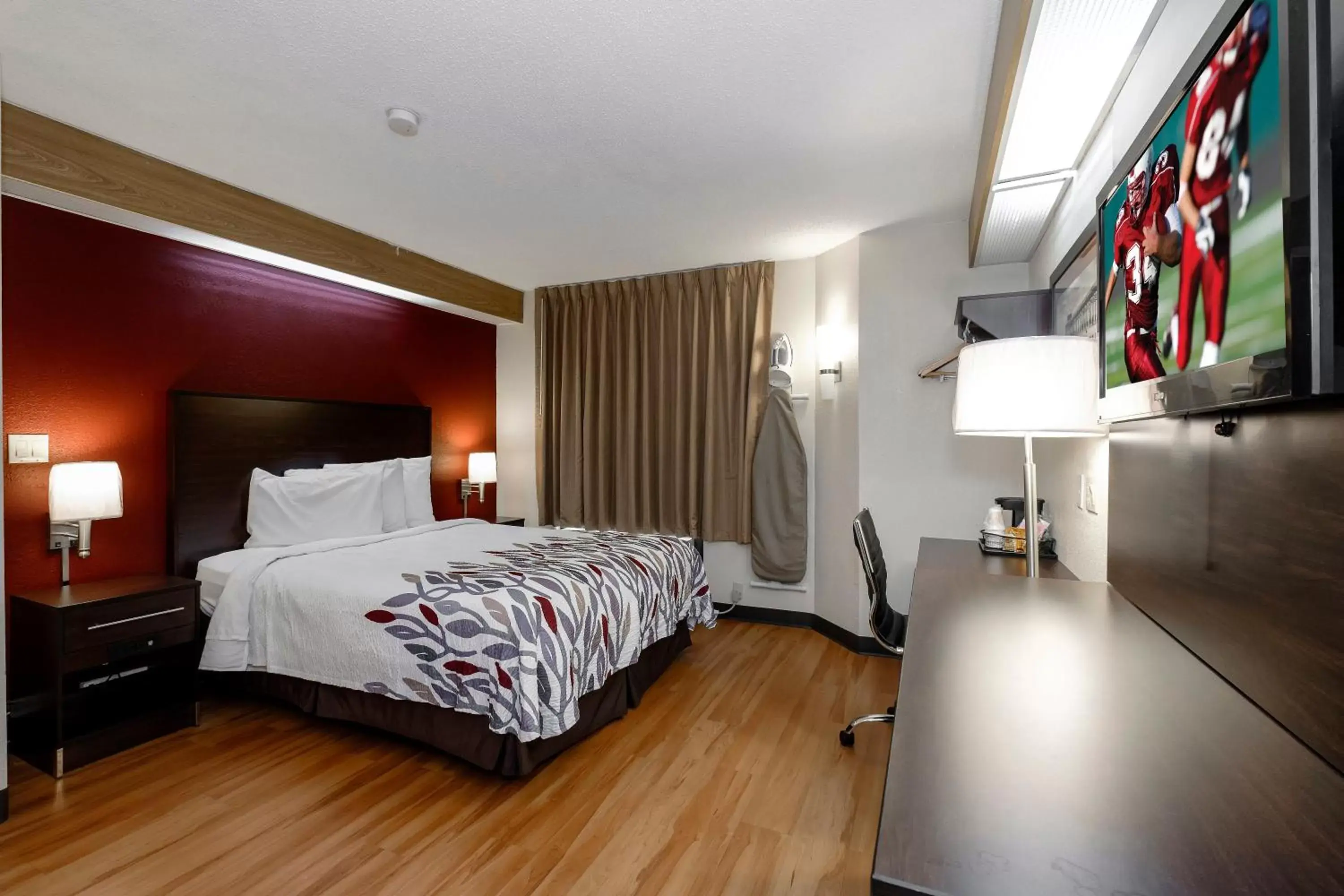 Deluxe King Room Disability Access Non-Smoking in Red Roof Inn Pensacola Fairgrounds Deluxe King Room Disability Access Non-Smoking in Red Roof Inn Pensacola Fairgrounds