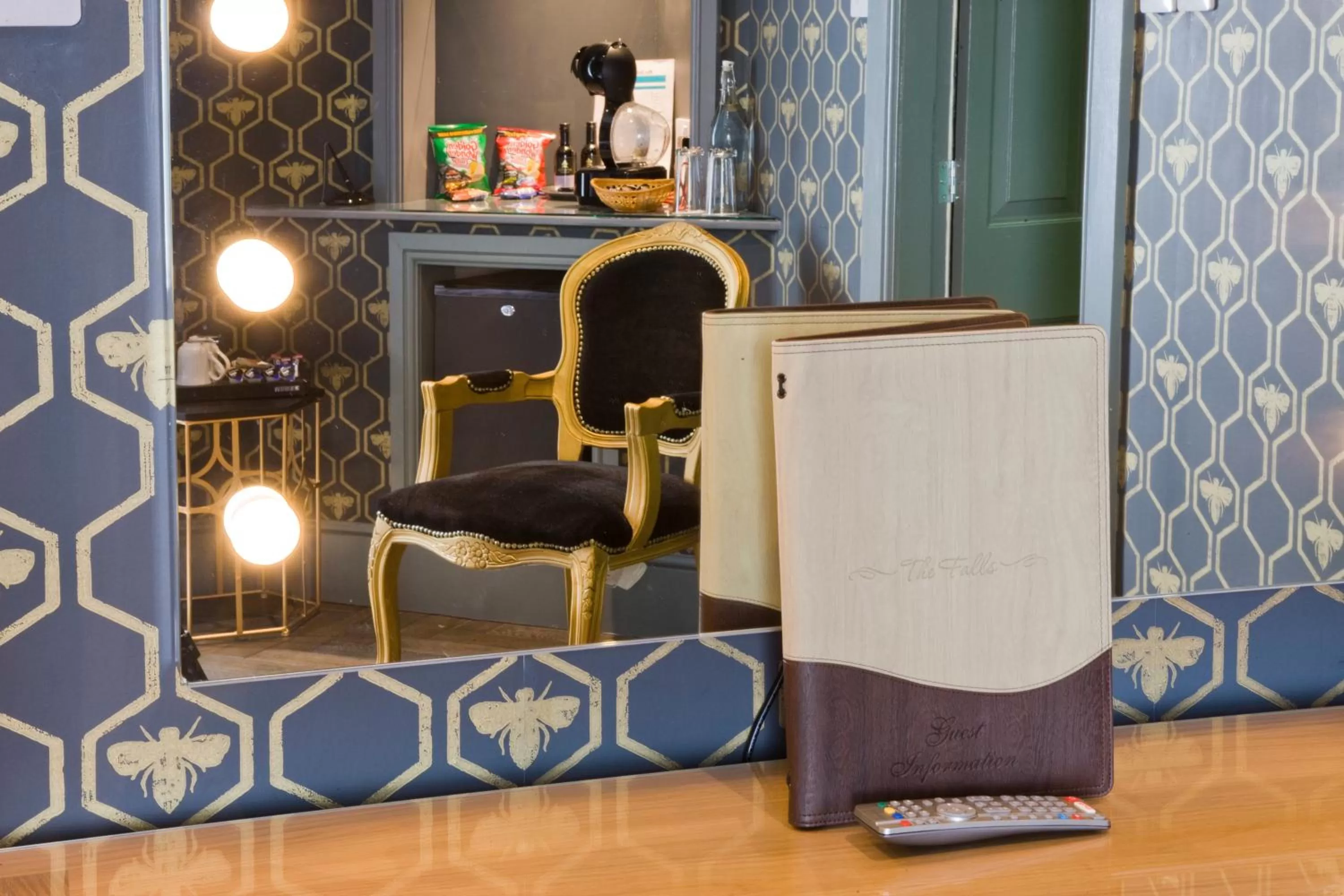 Coffee/tea facilities in Falls of Lora Hotel