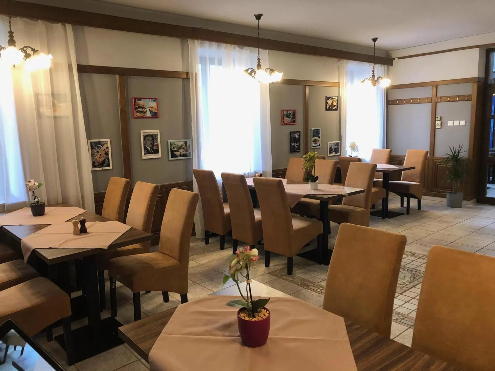 Restaurant/places to eat in Svájci Lak Panzió