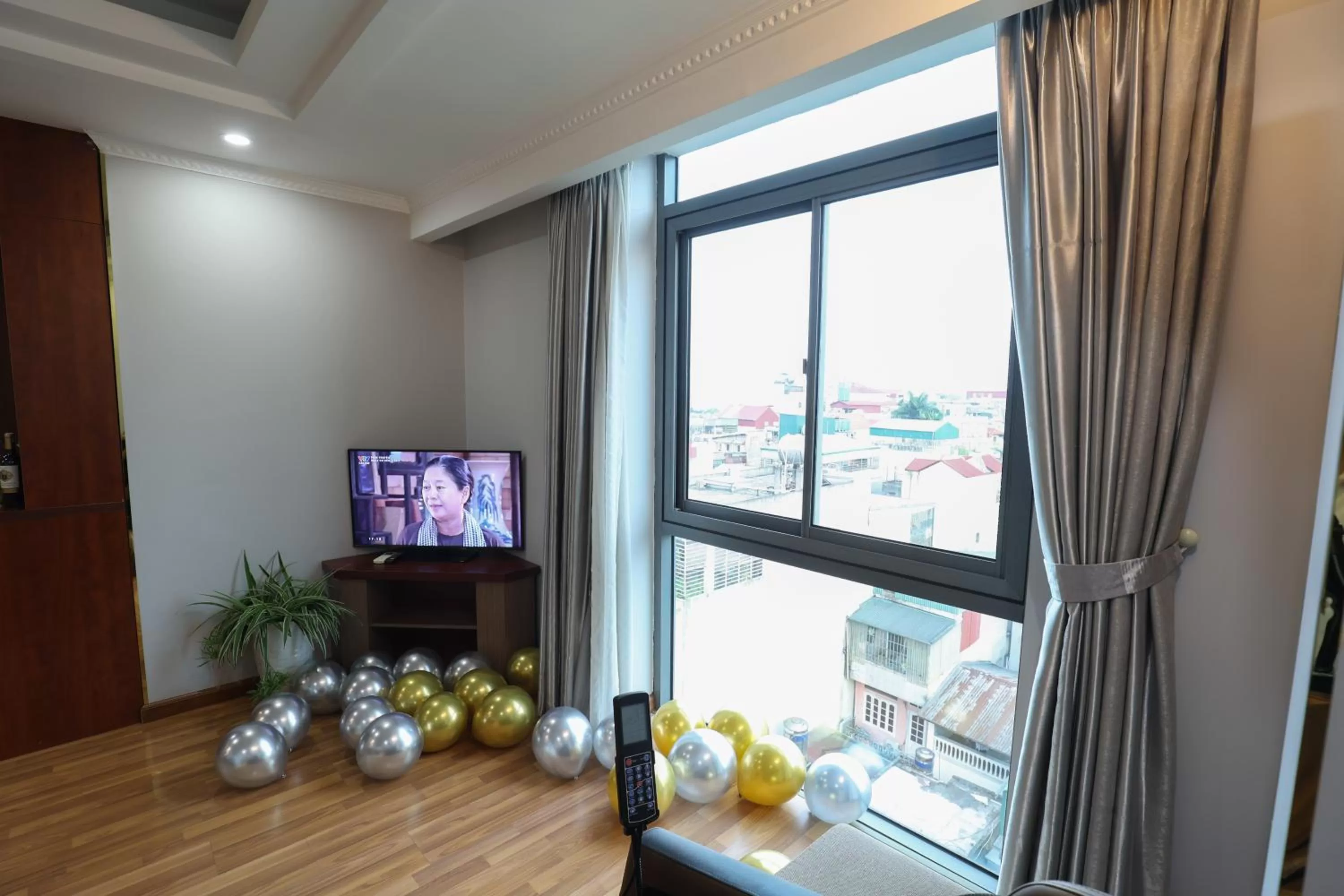 Communal lounge/ TV room in Gallant Hotel