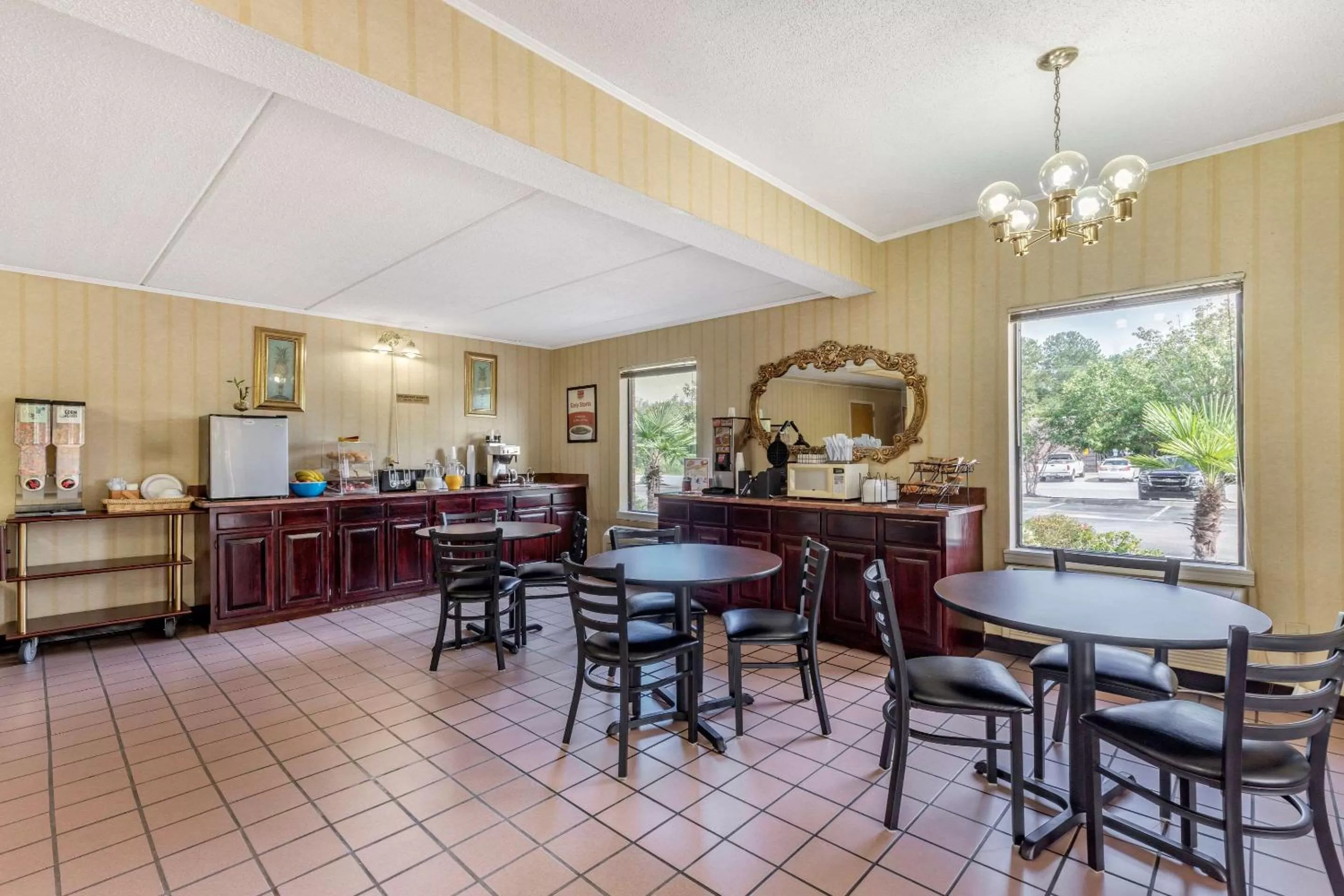 Restaurant/places to eat in Econo Lodge Inn & Suites Lugoff