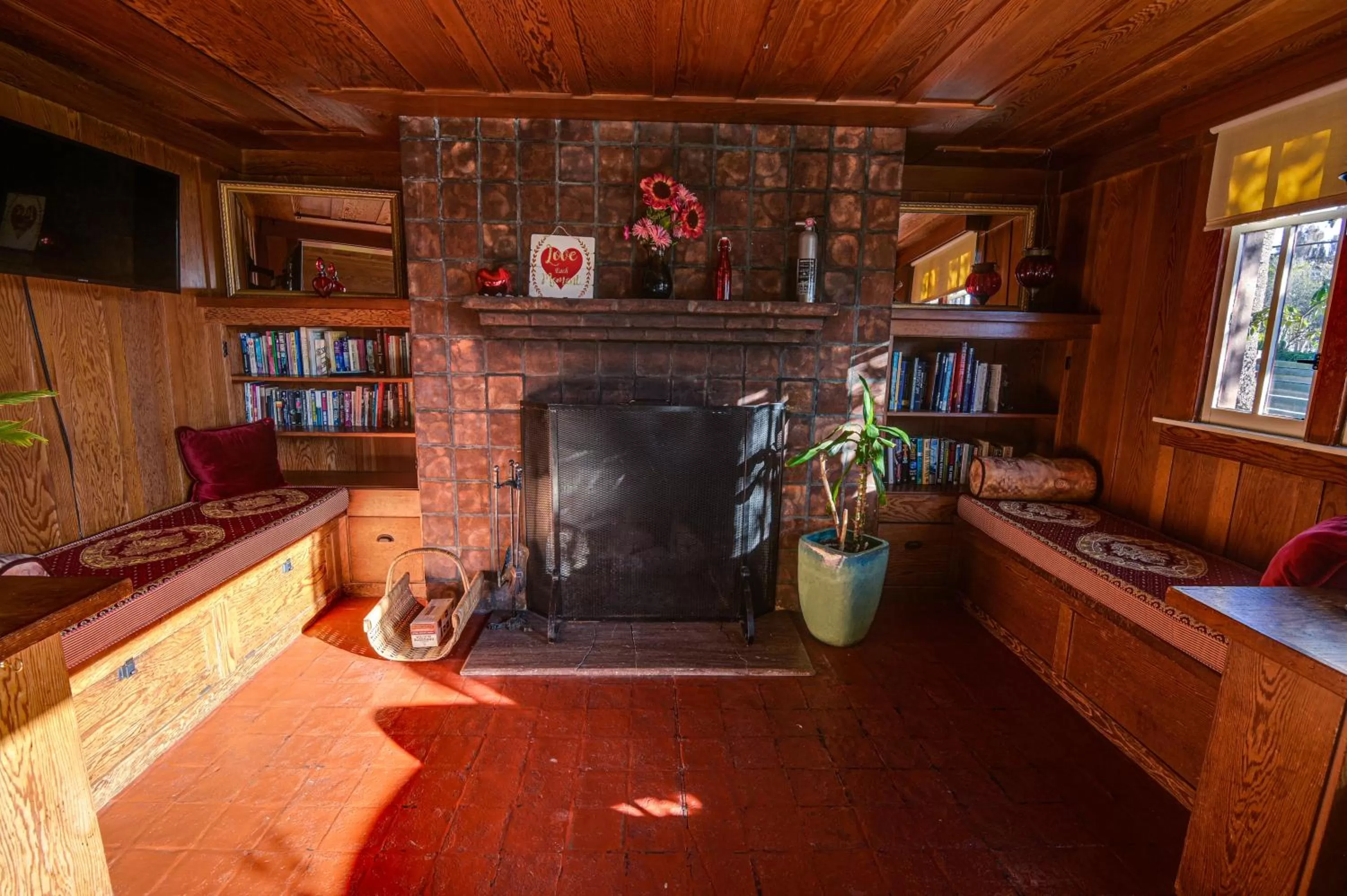 Seating area in The Captains Quarters