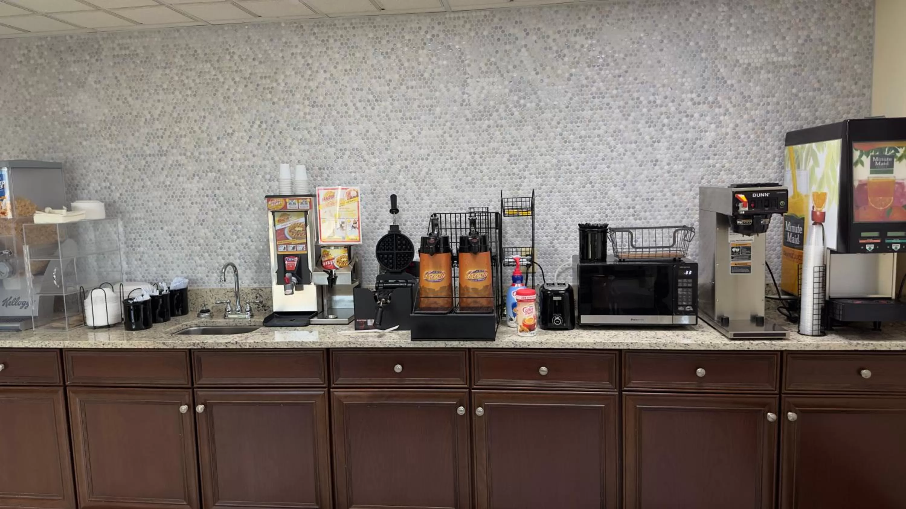 Coffee/tea facilities in Days Inn By Wyndham Lexington-Columbia