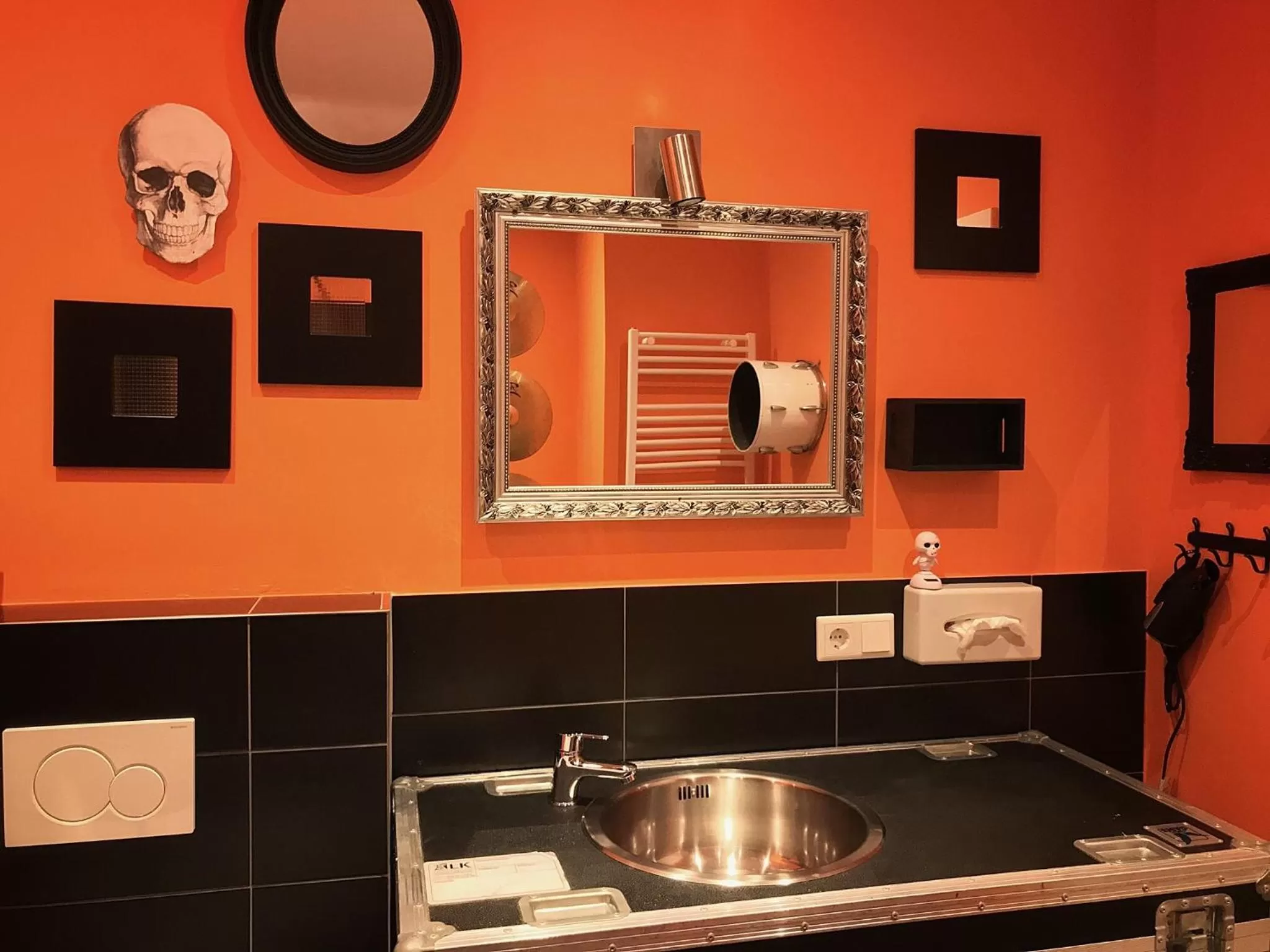 Photo of the whole room in Road Stop Wuppertal