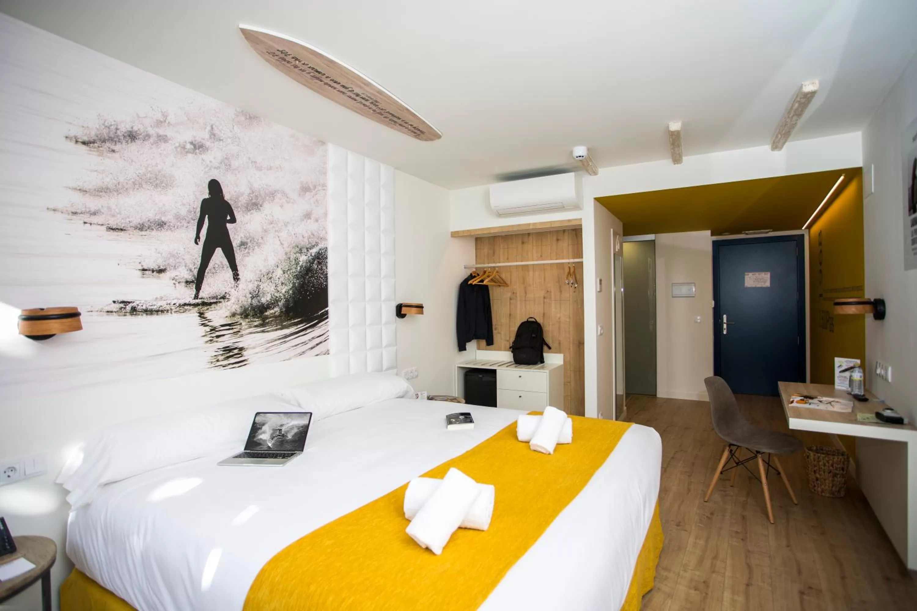 Photo of the whole room, Bed in Casual de las Olas San Sebastián