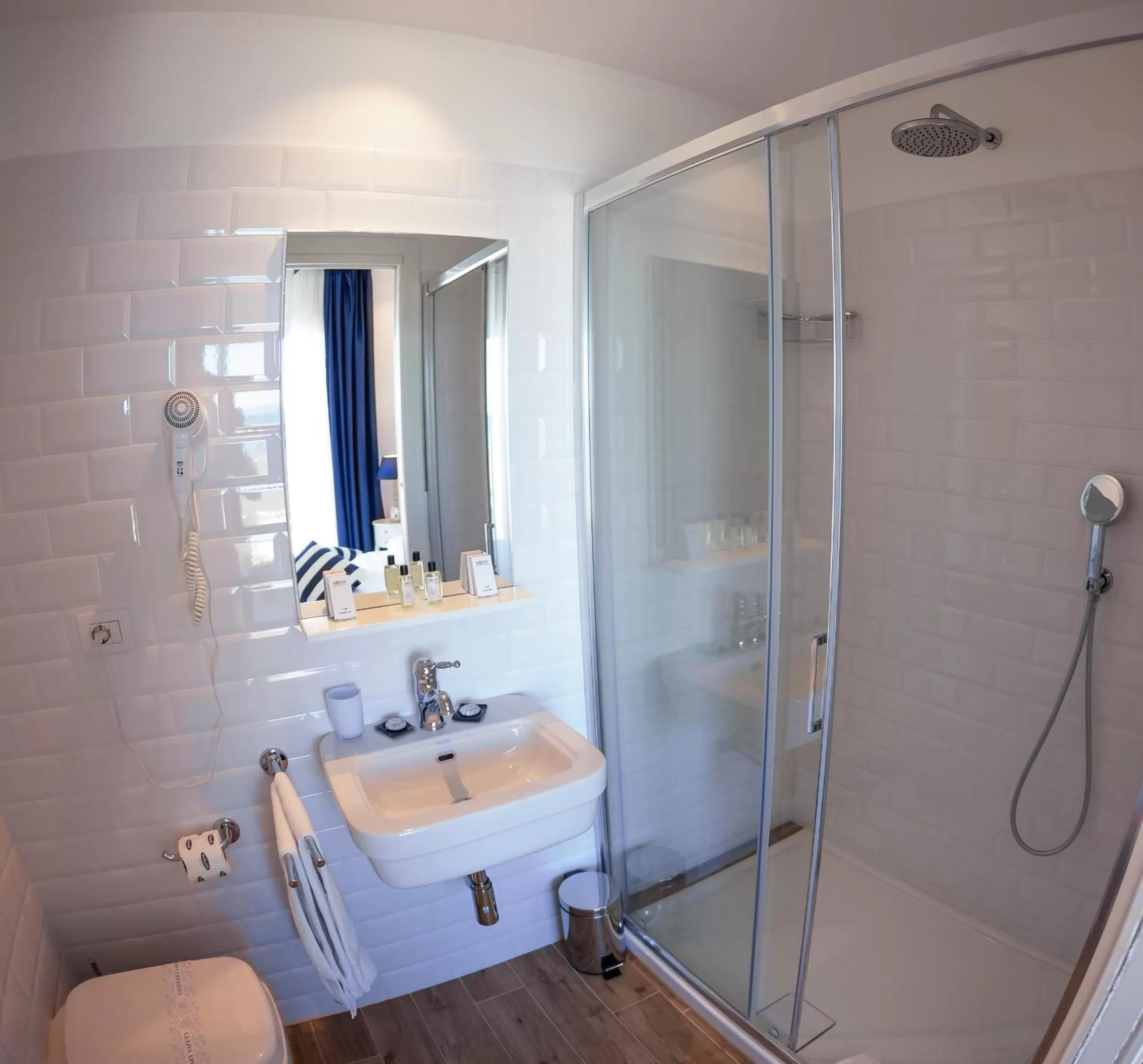 Shower in Hotel Nautilus