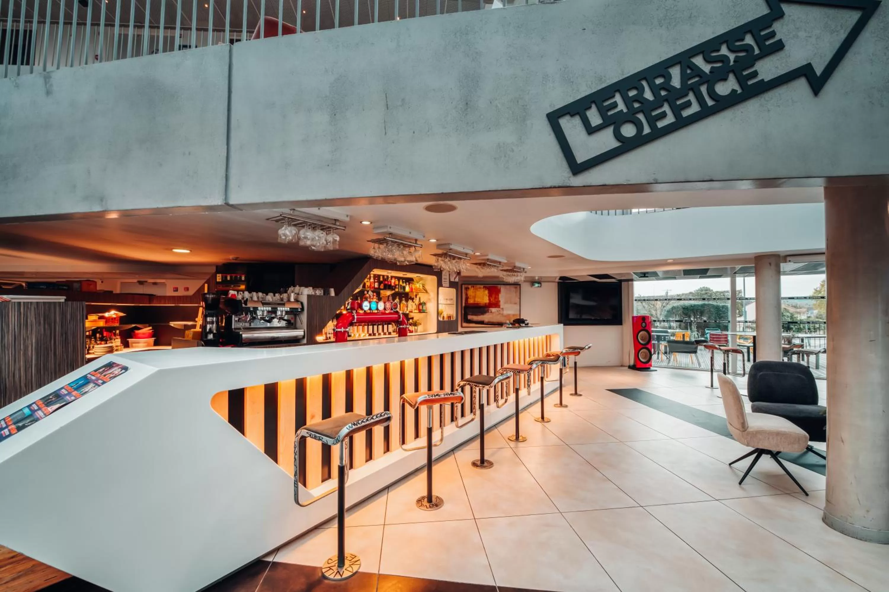 Lounge or bar in COWOOL Cergy