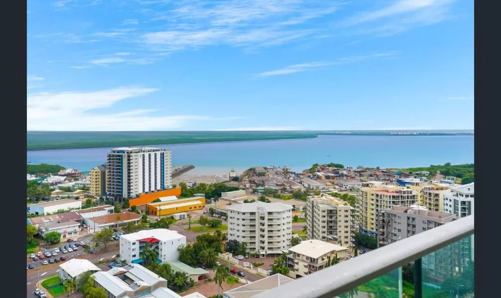 Deluxe Double Room with Balcony and Sea View in Darwin Harbour Suite