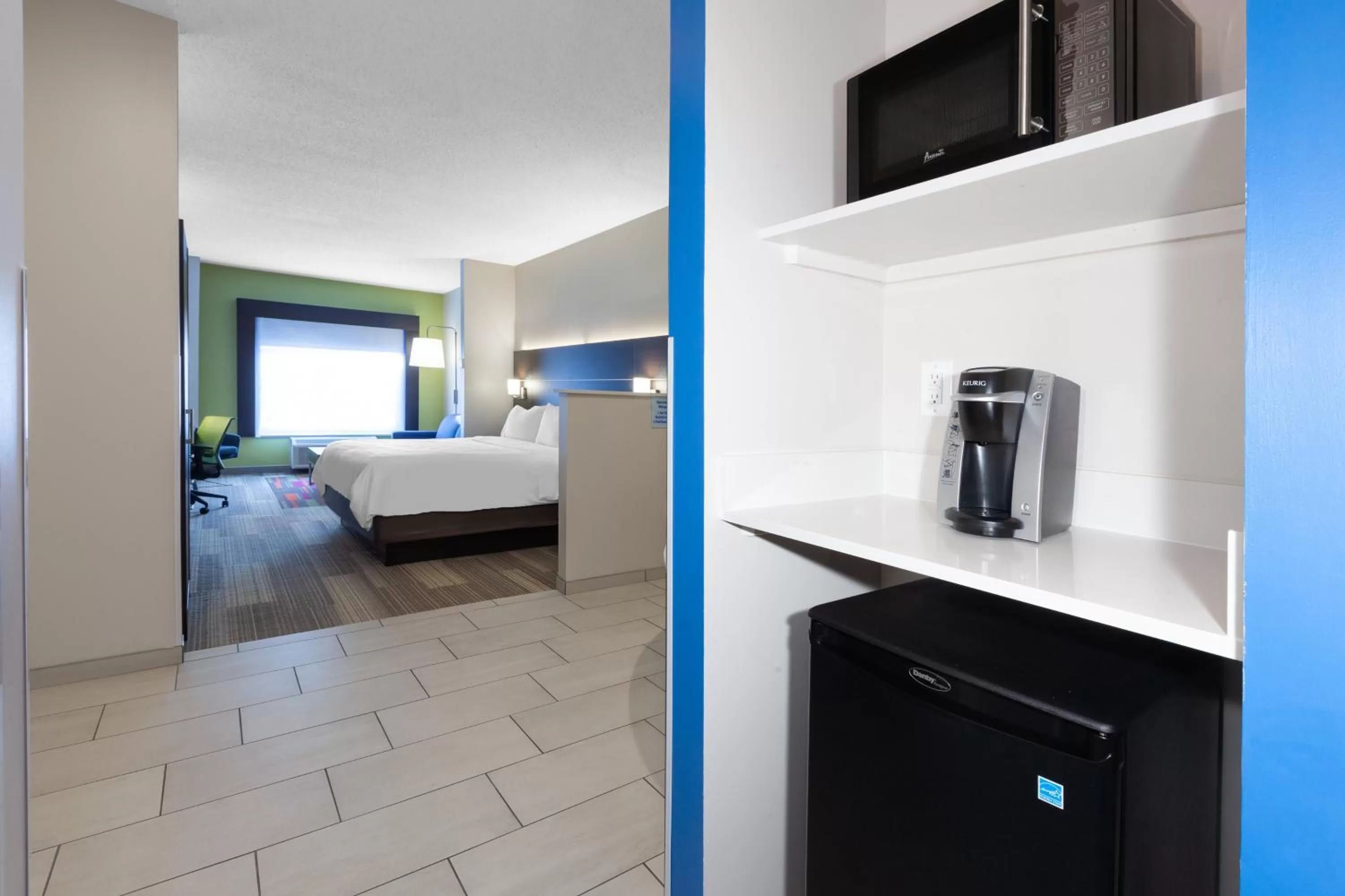 Photo of the whole room, Bed in Holiday Inn Express Hotel & Suites Woodhaven by IHG