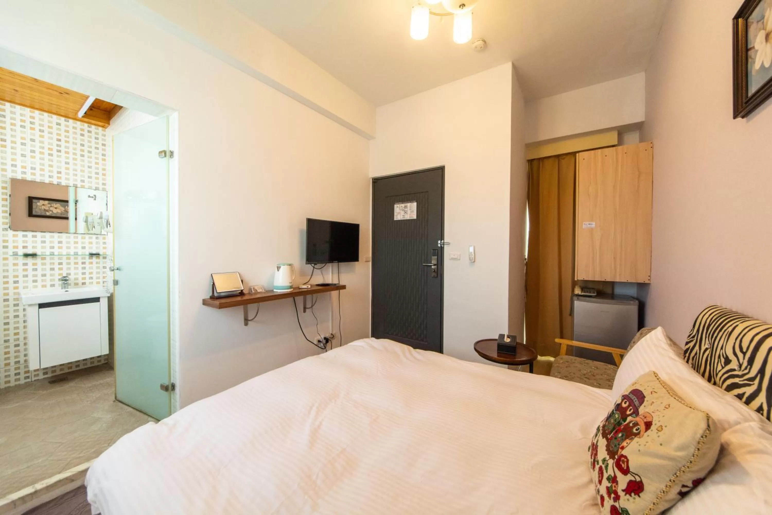 Decorative detail, Bed in Jinguann B&B