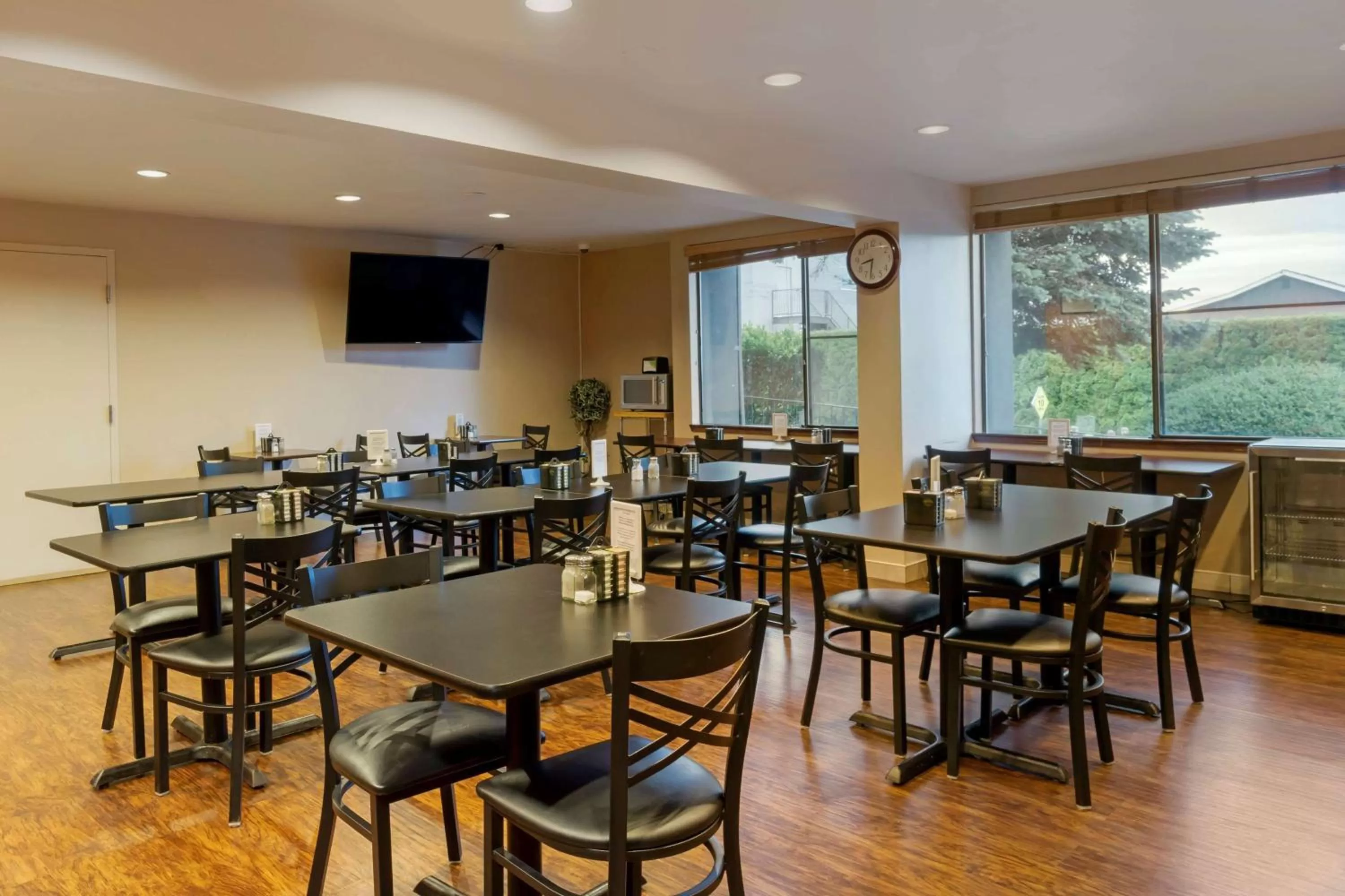 Restaurant/places to eat in Wingate by Wyndham Mount Vernon