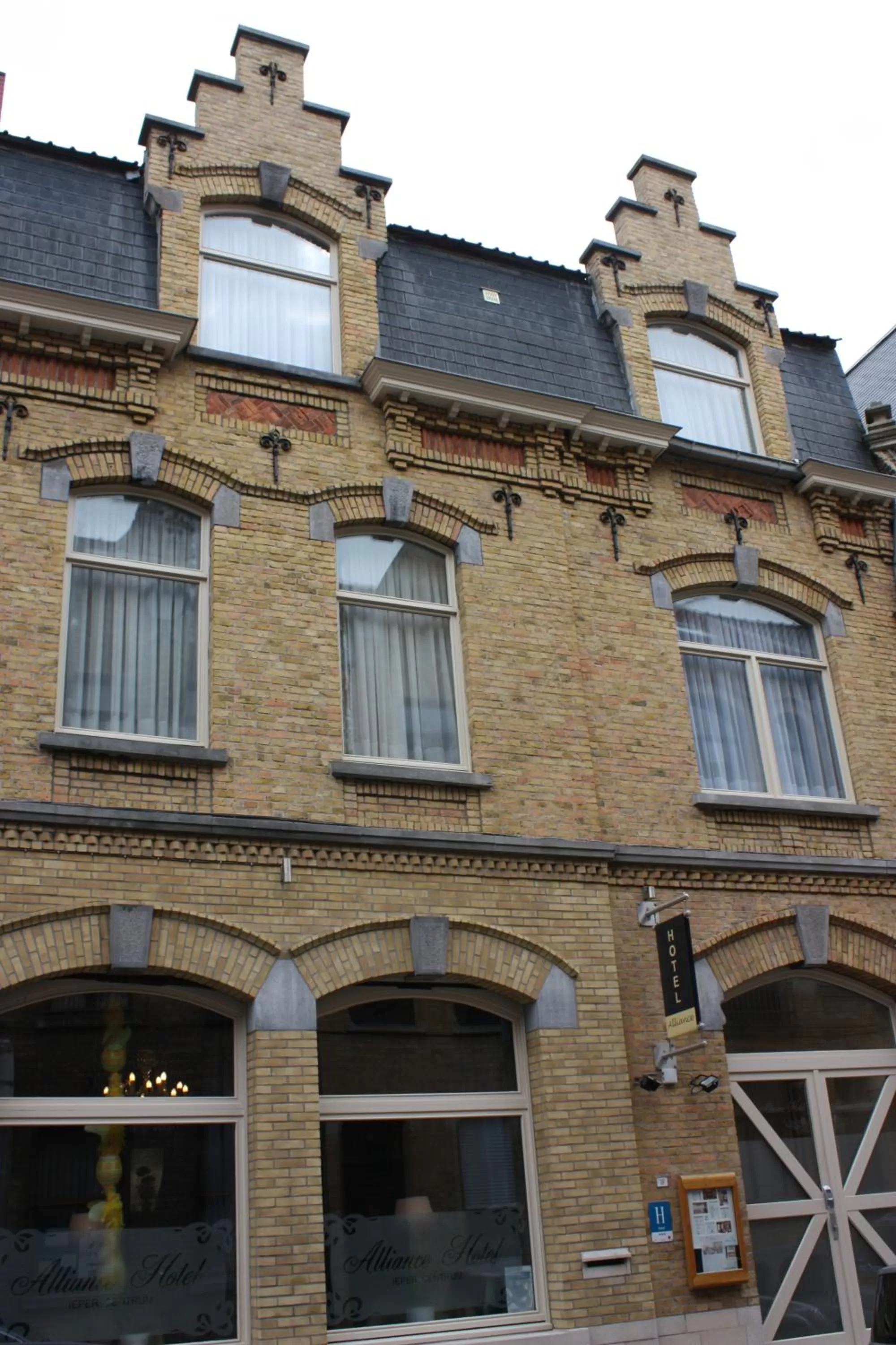 Facade/entrance, Property Building in Alliance Hotel Ieper Centrum