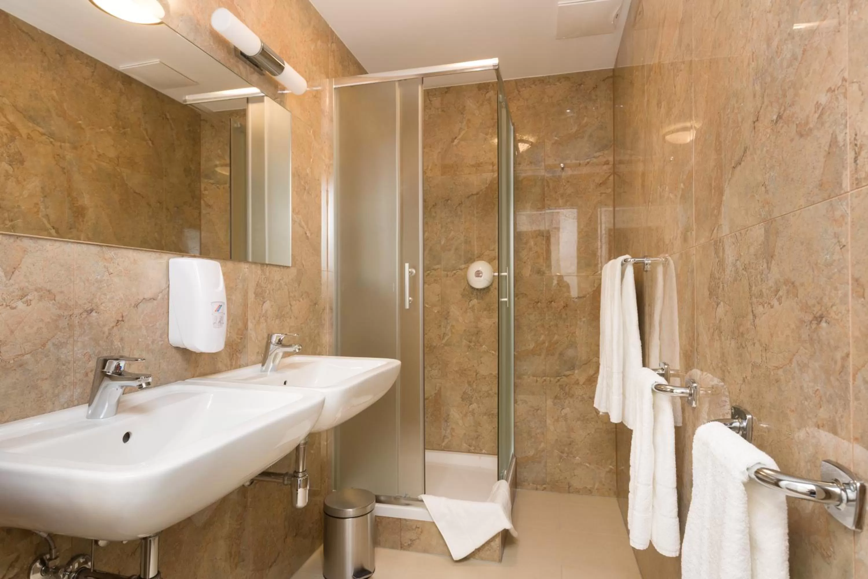 Shower in Vienna Stay Apartments or Rooms 1050