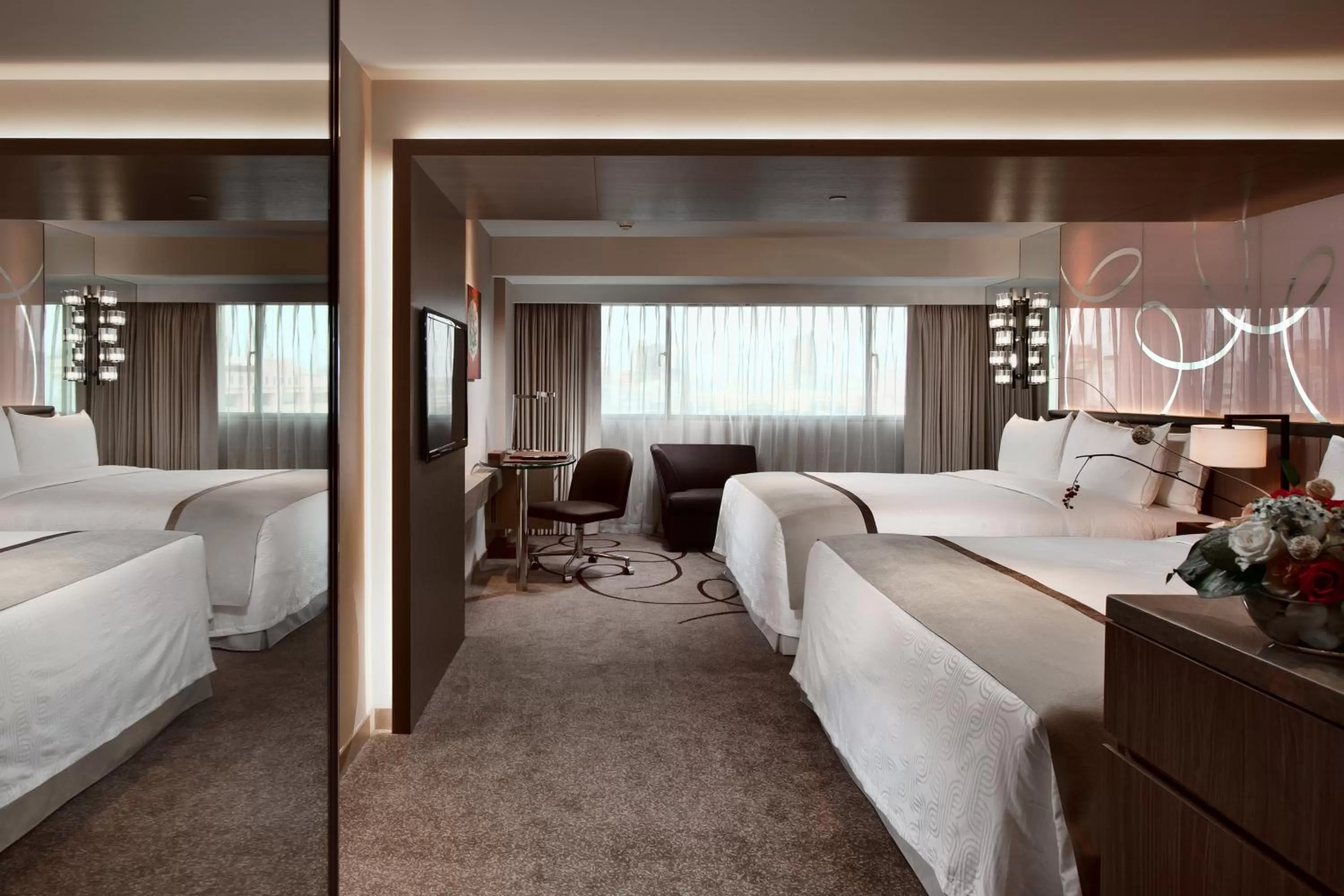 Photo of the whole room, Bed in Kaohsiung Chateau de Chine Hotel