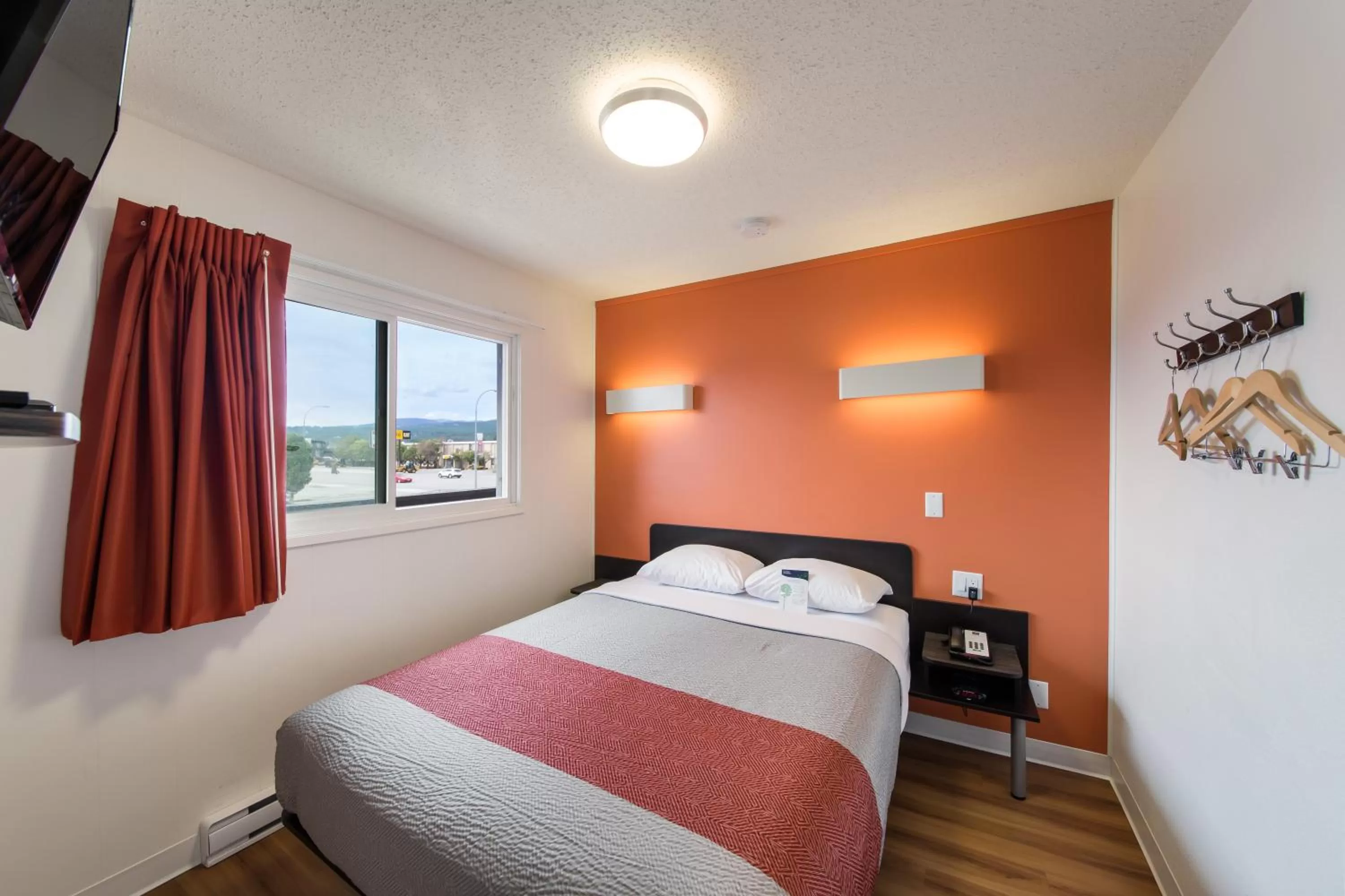 Bed in Motel 6-Cranbrook, BC