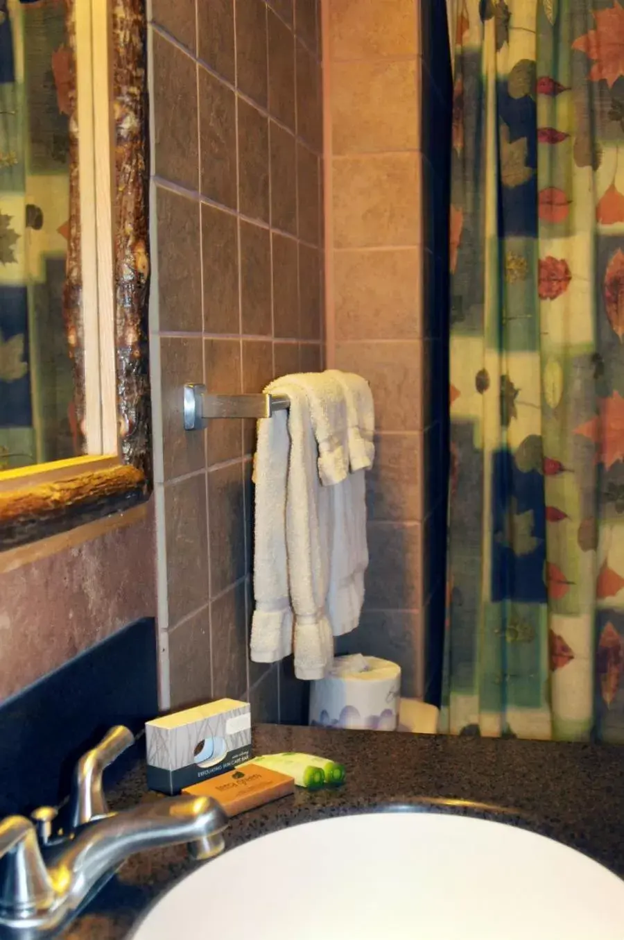 Queen Room in Turkey Run Inn & Cabins Queen Room in Turkey Run Inn & Cabins