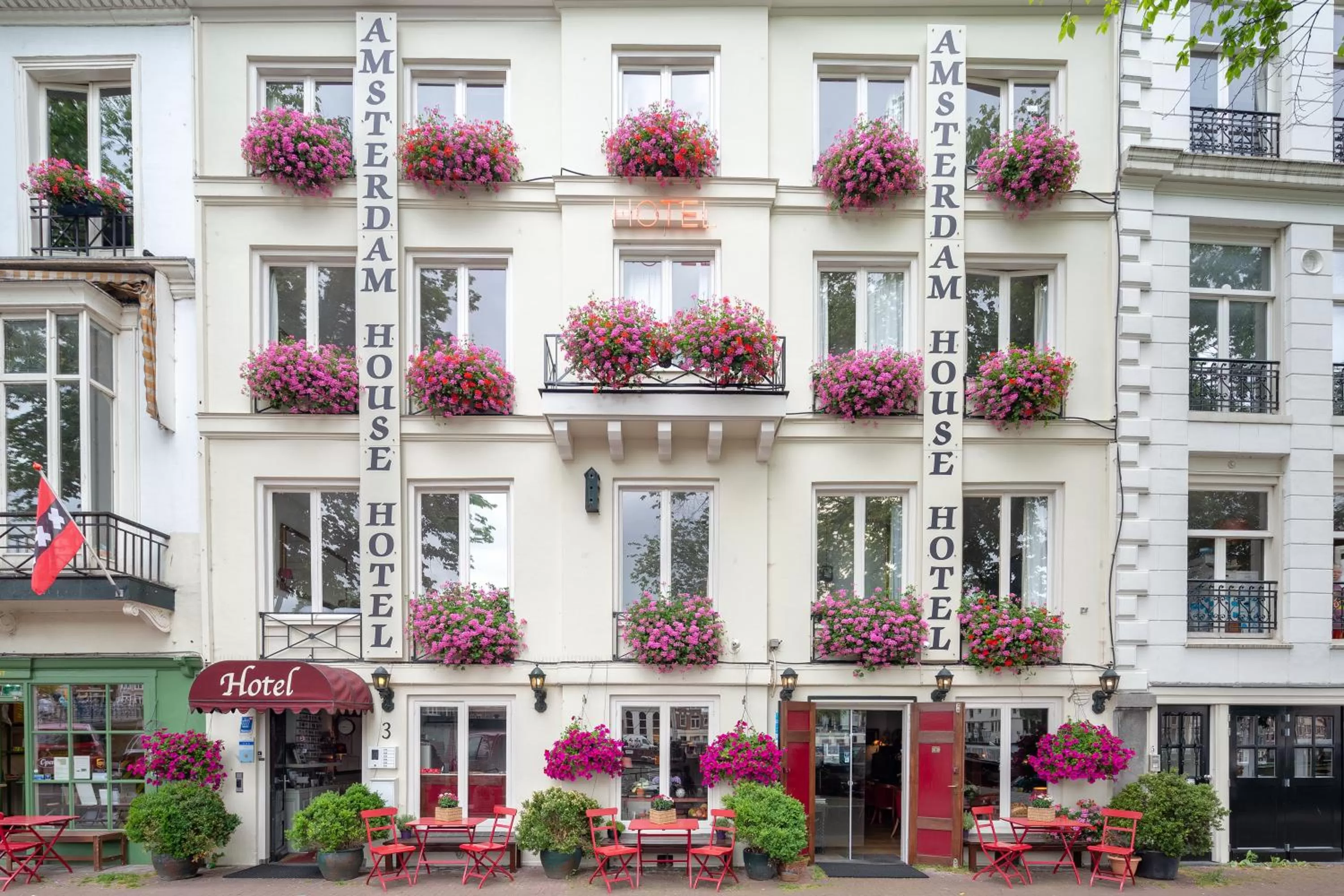 Facade/entrance in Amsterdam House Hotel