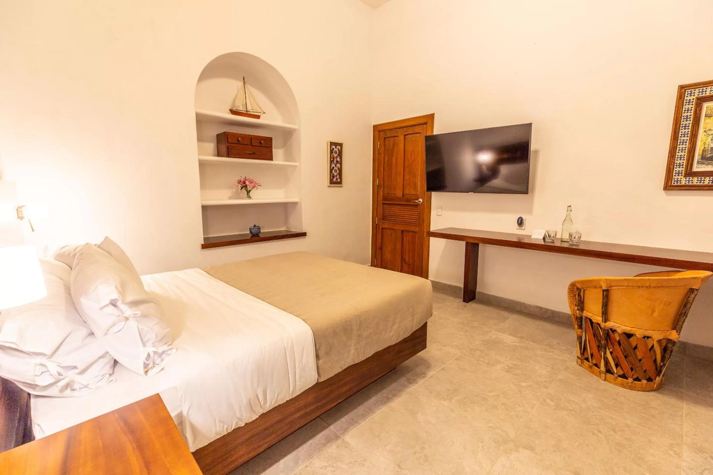 TV and multimedia, Bed in Plaza Chapala Hotel