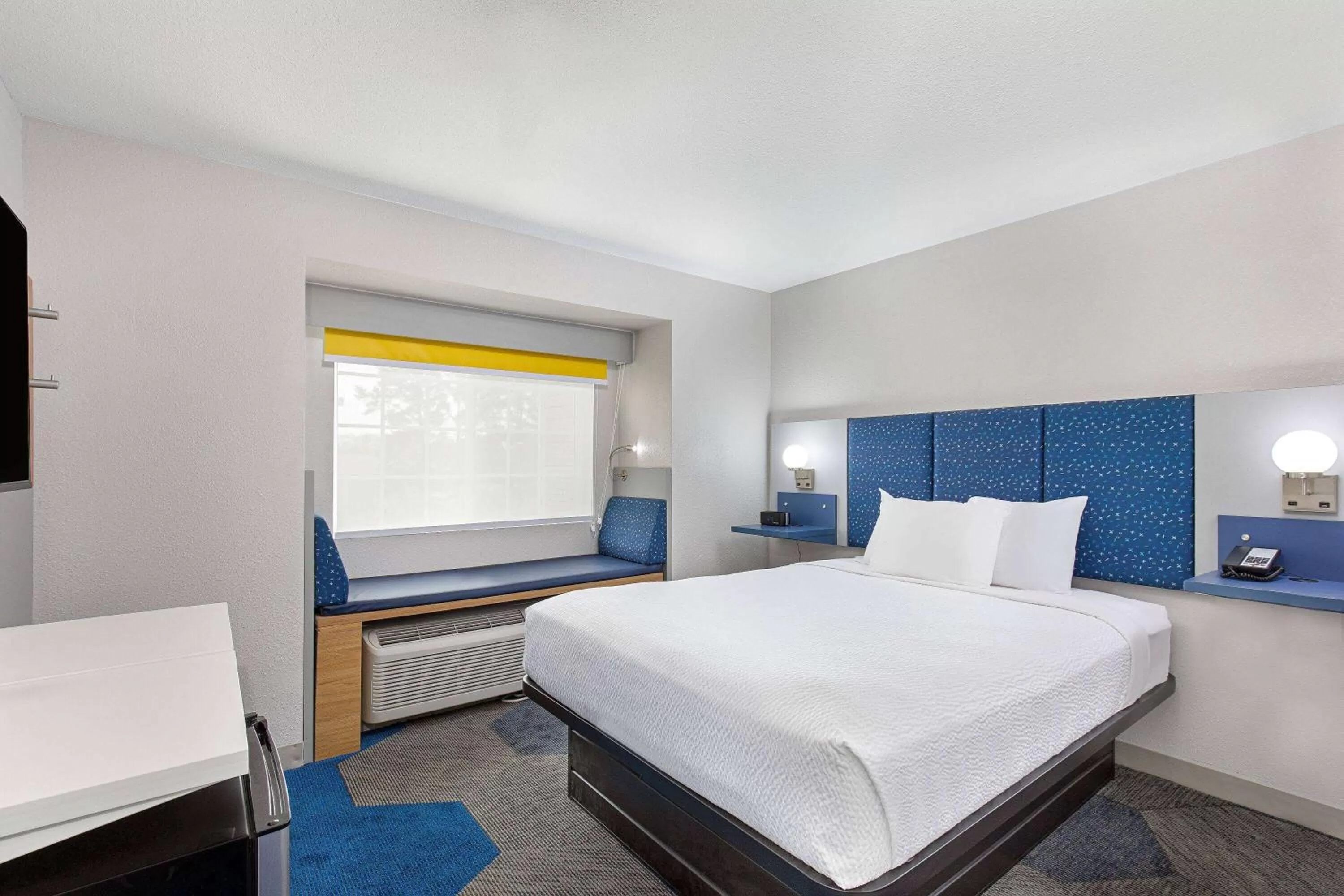 Photo of the whole room, Bed in Microtel Inn & Suites by Wyndham Manchester - Newly Renovated