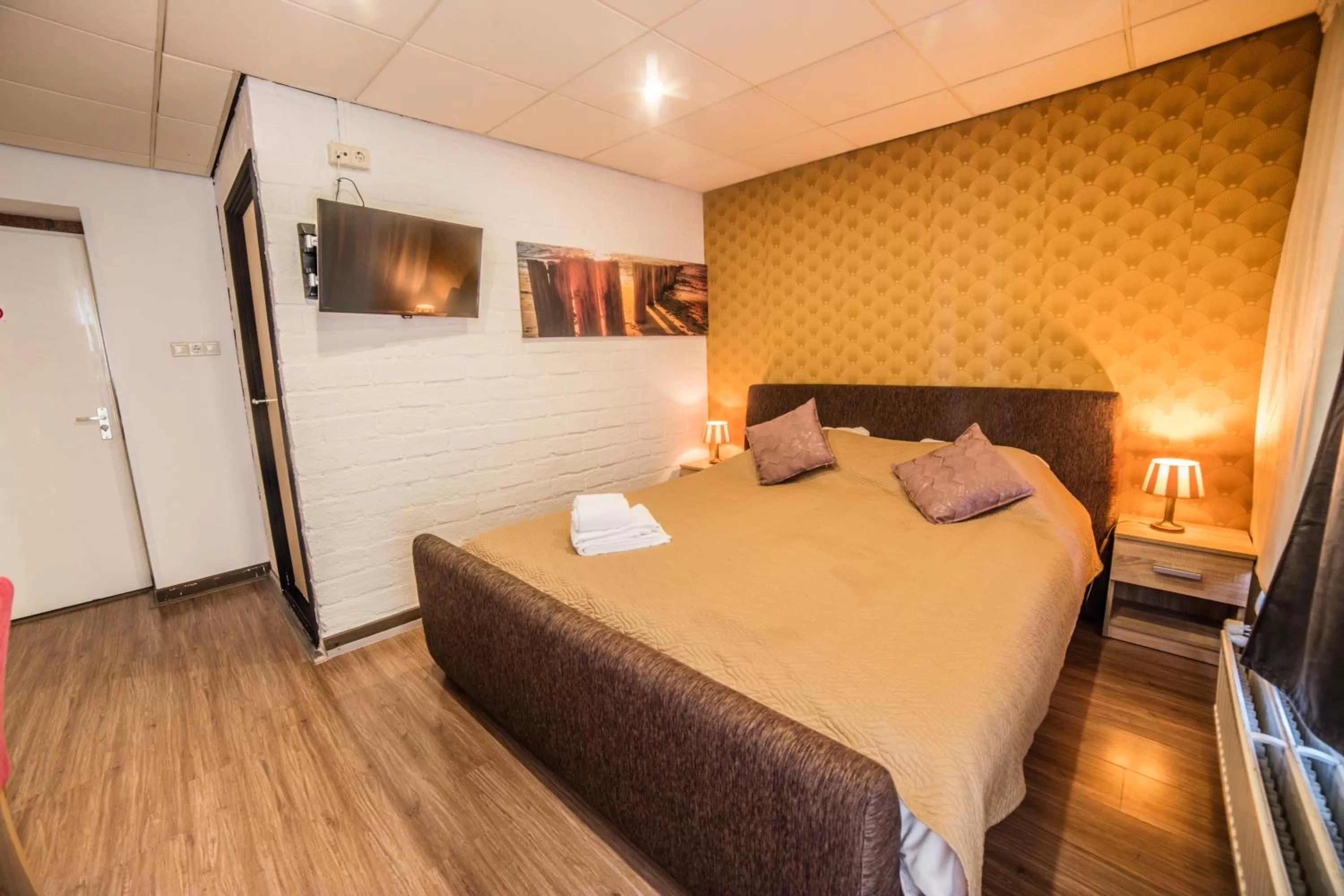 Bed in Hotel Le Provencal