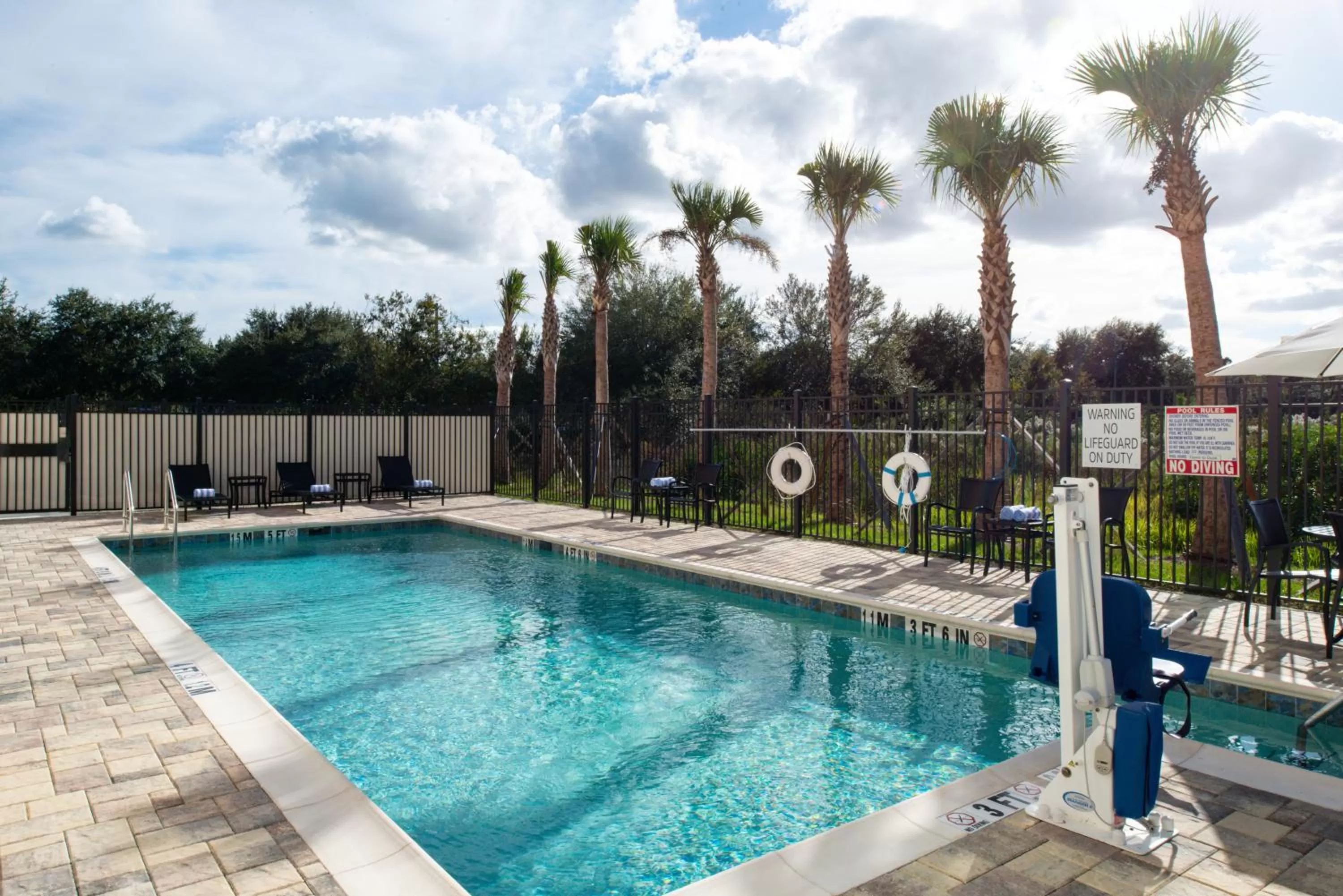 Swimming pool in Holiday Inn Express Orlando - South Park by IHG