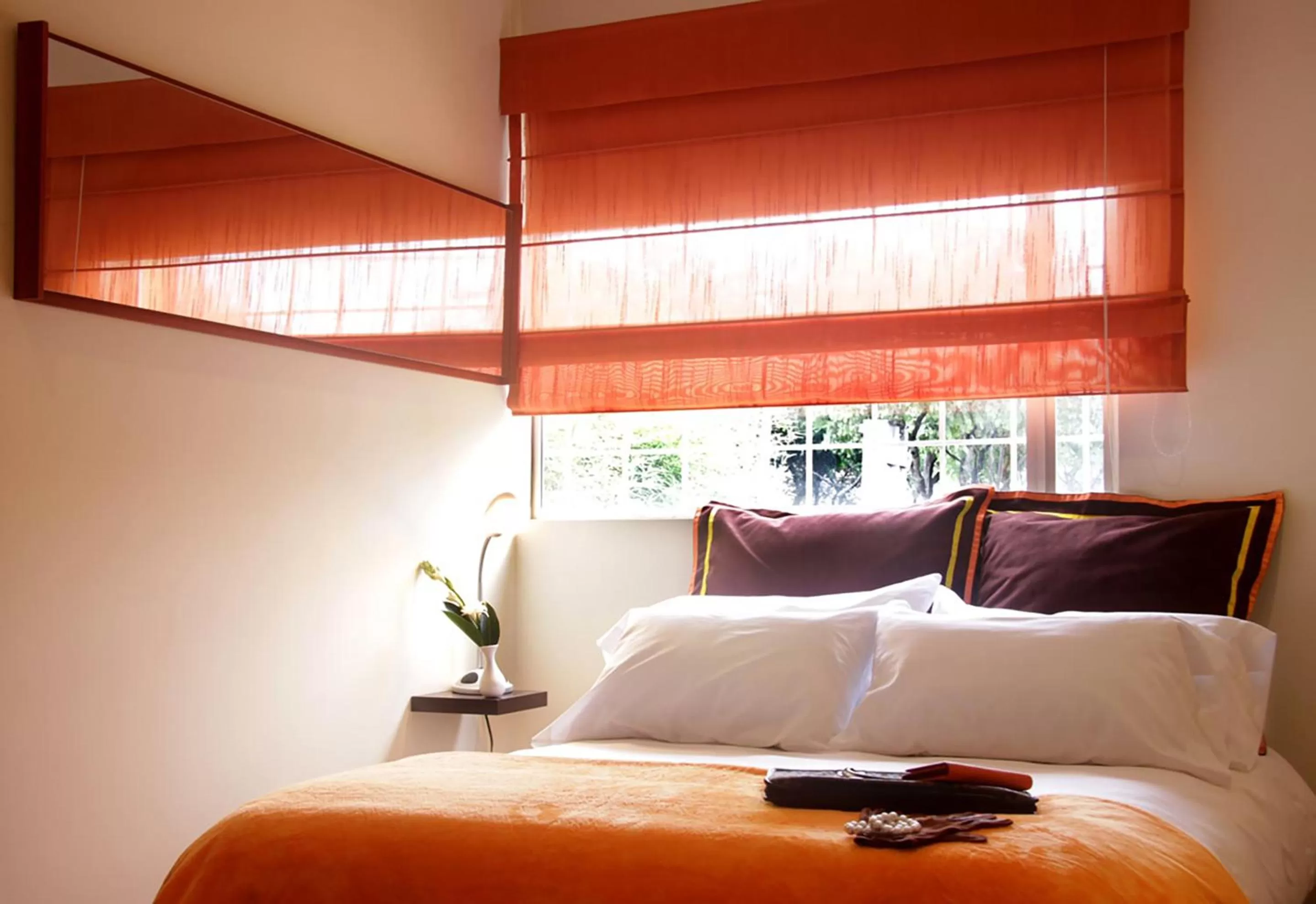 Photo of the whole room, Bed in 6 Suites Hotel