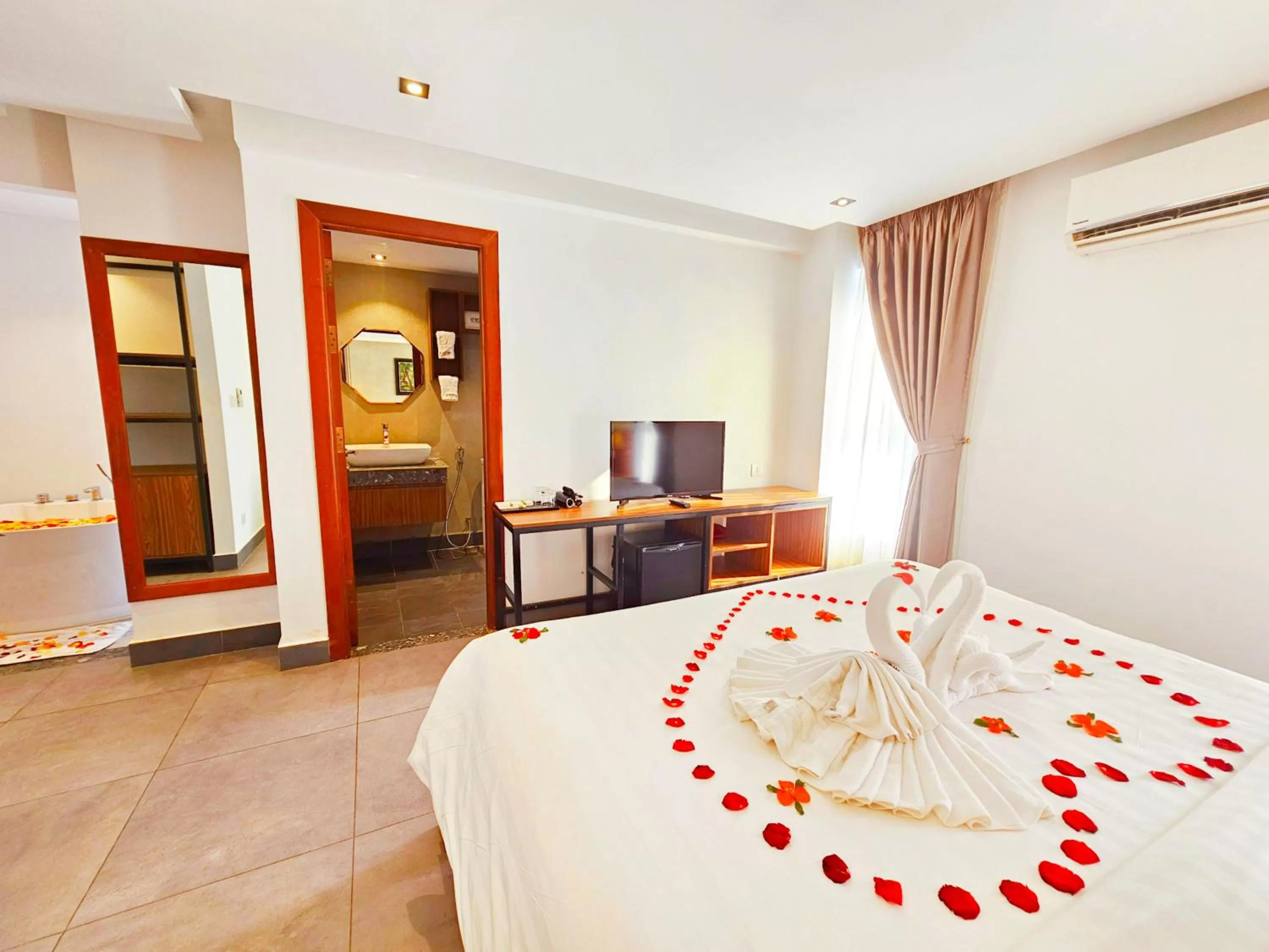 Bedroom, Bed in Le Botum Hotel