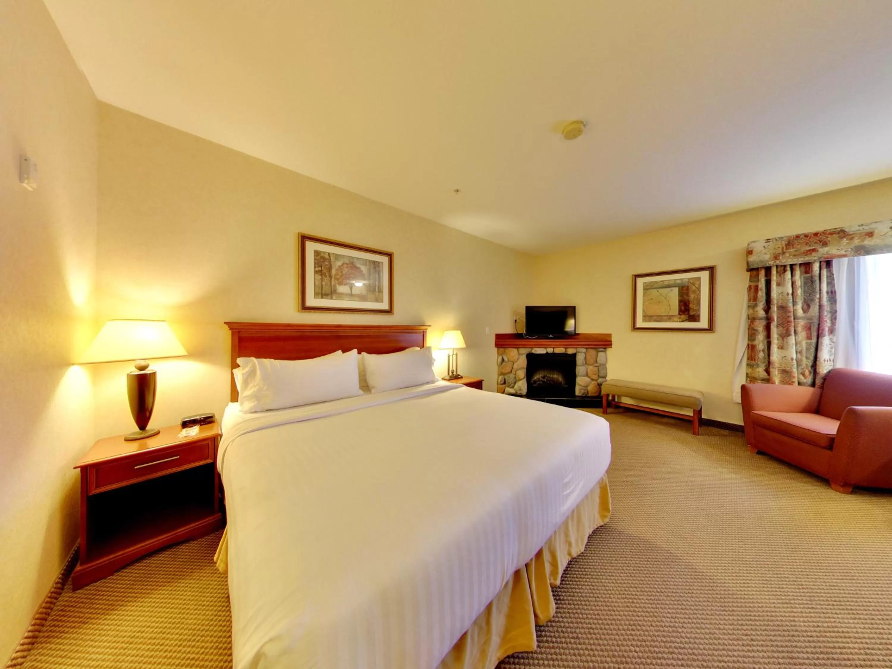Photo of the whole room, Bed in Holiday Inn Express Hotel & Suites - Edmonton International Airport by IHG