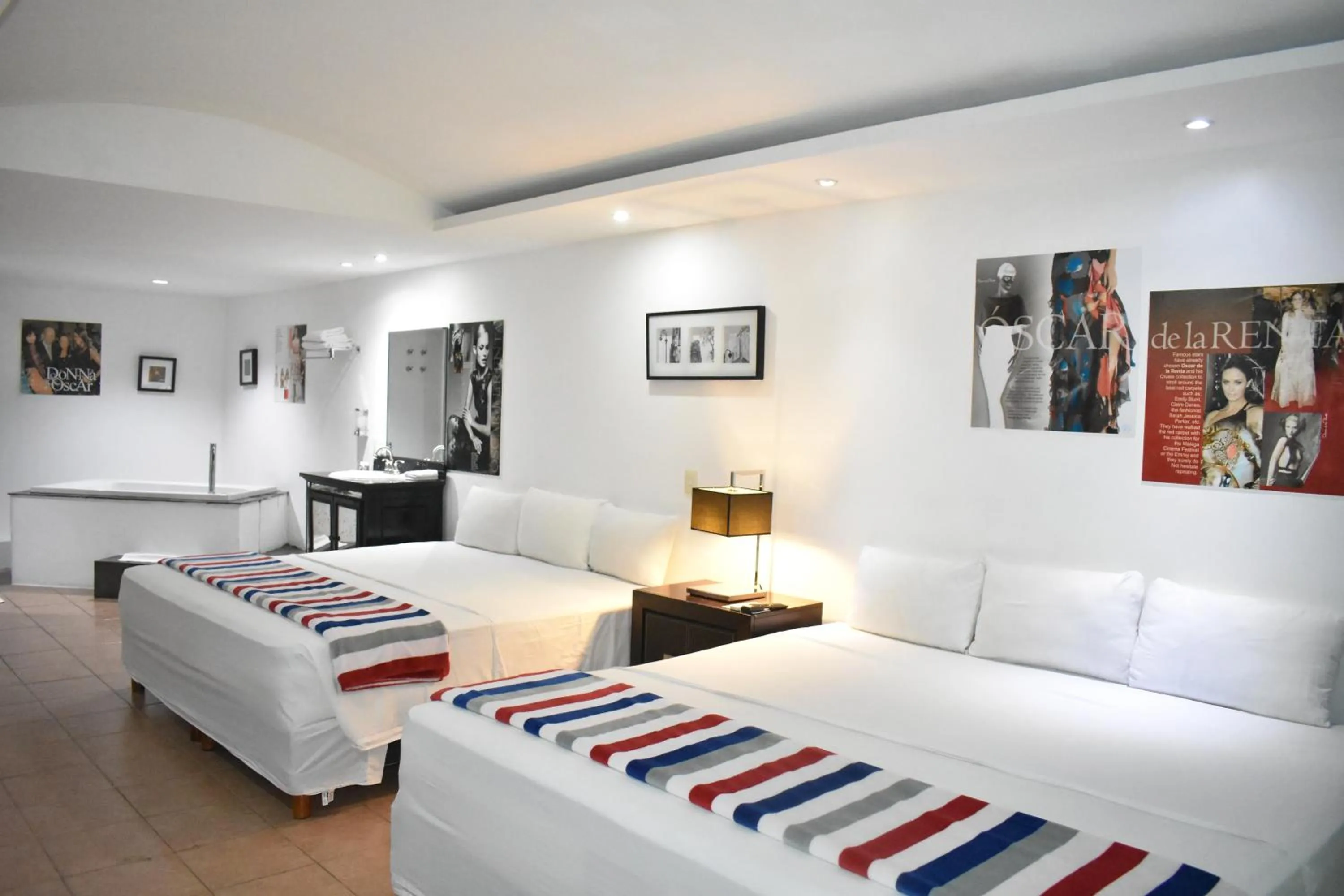 Photo of the whole room, Bed in Essenzia de Cancun