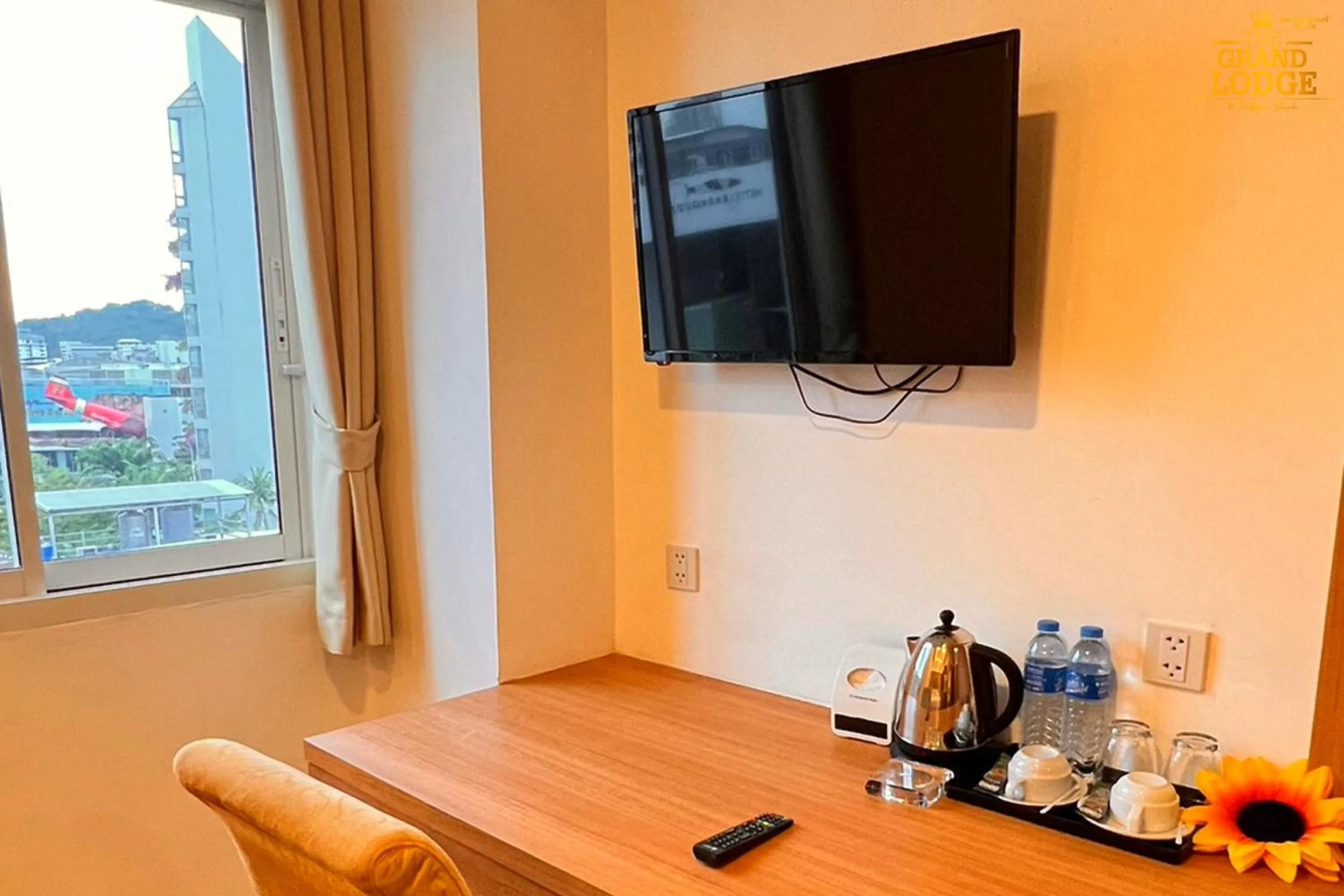 Bedroom, TV/Entertainment Center in The Privi Hotel