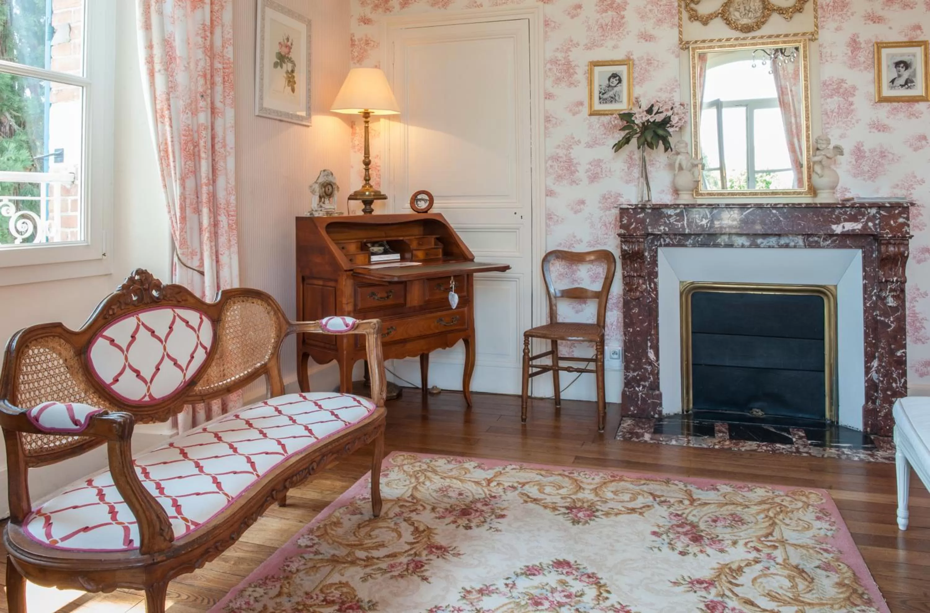 Photo of the whole room in L'Oustal