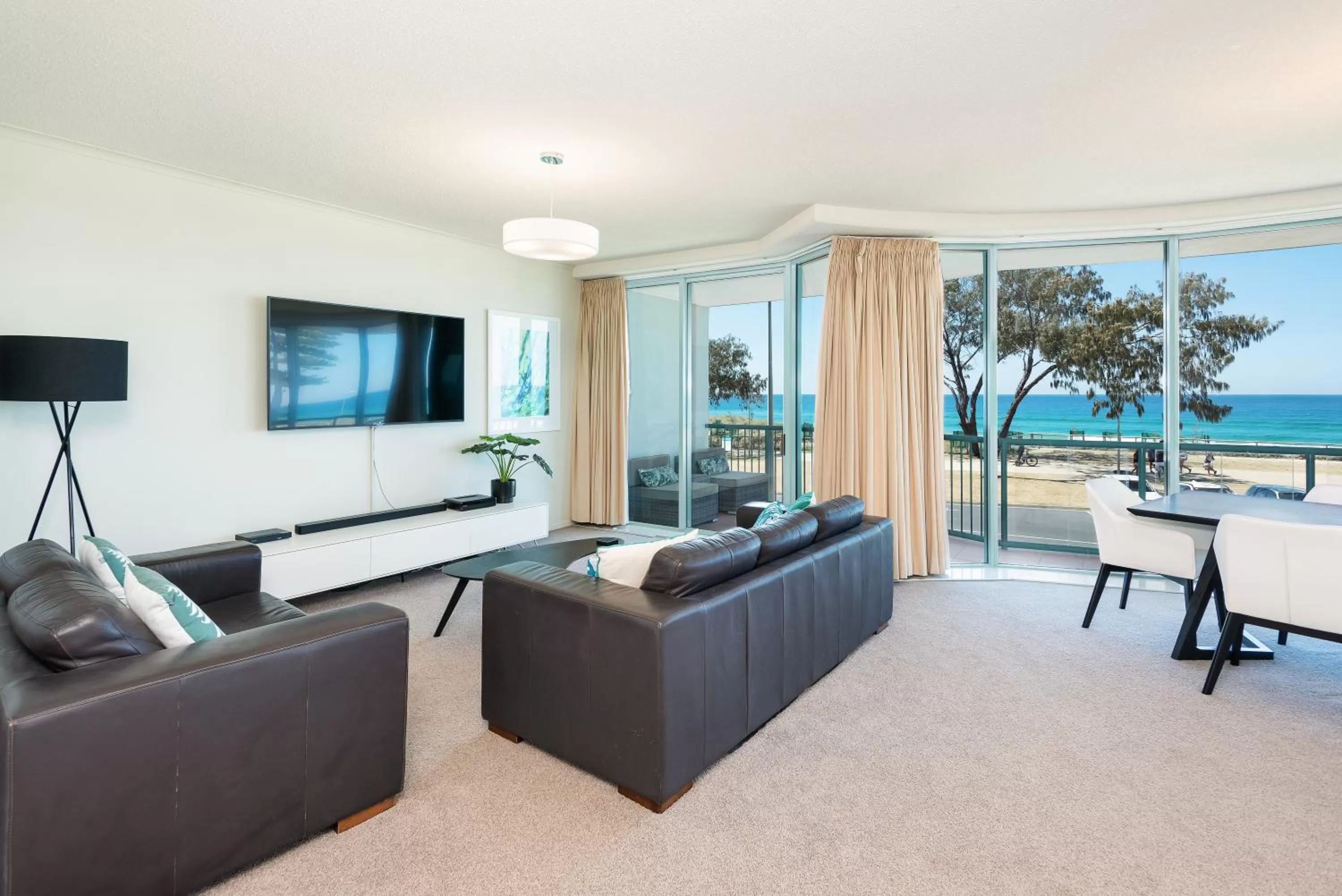 TV and multimedia in The Waterford on Main Beach